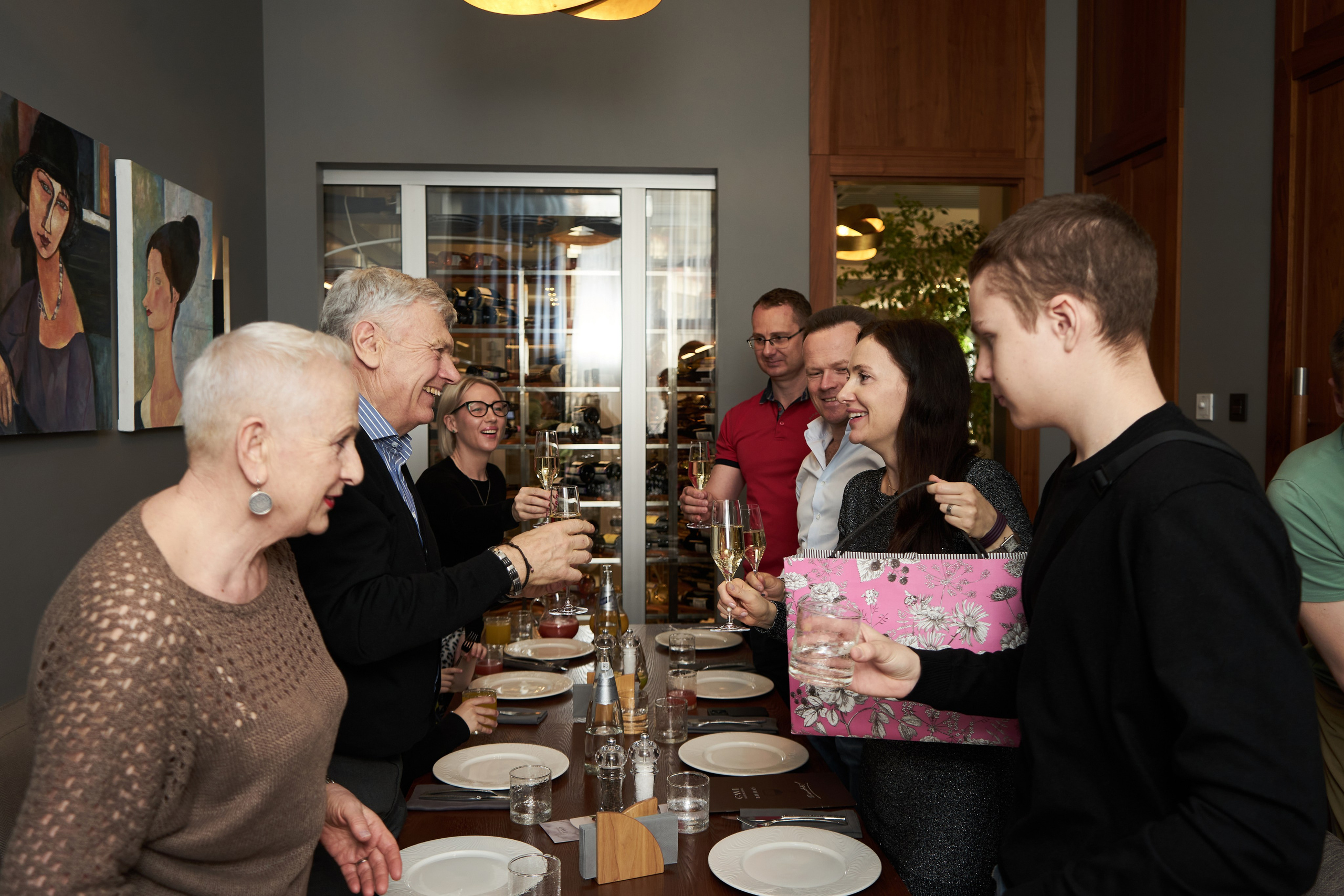 Репортажная съемка торжества в ресторане. Фотограф Екатеринбург Кокшарова Александра