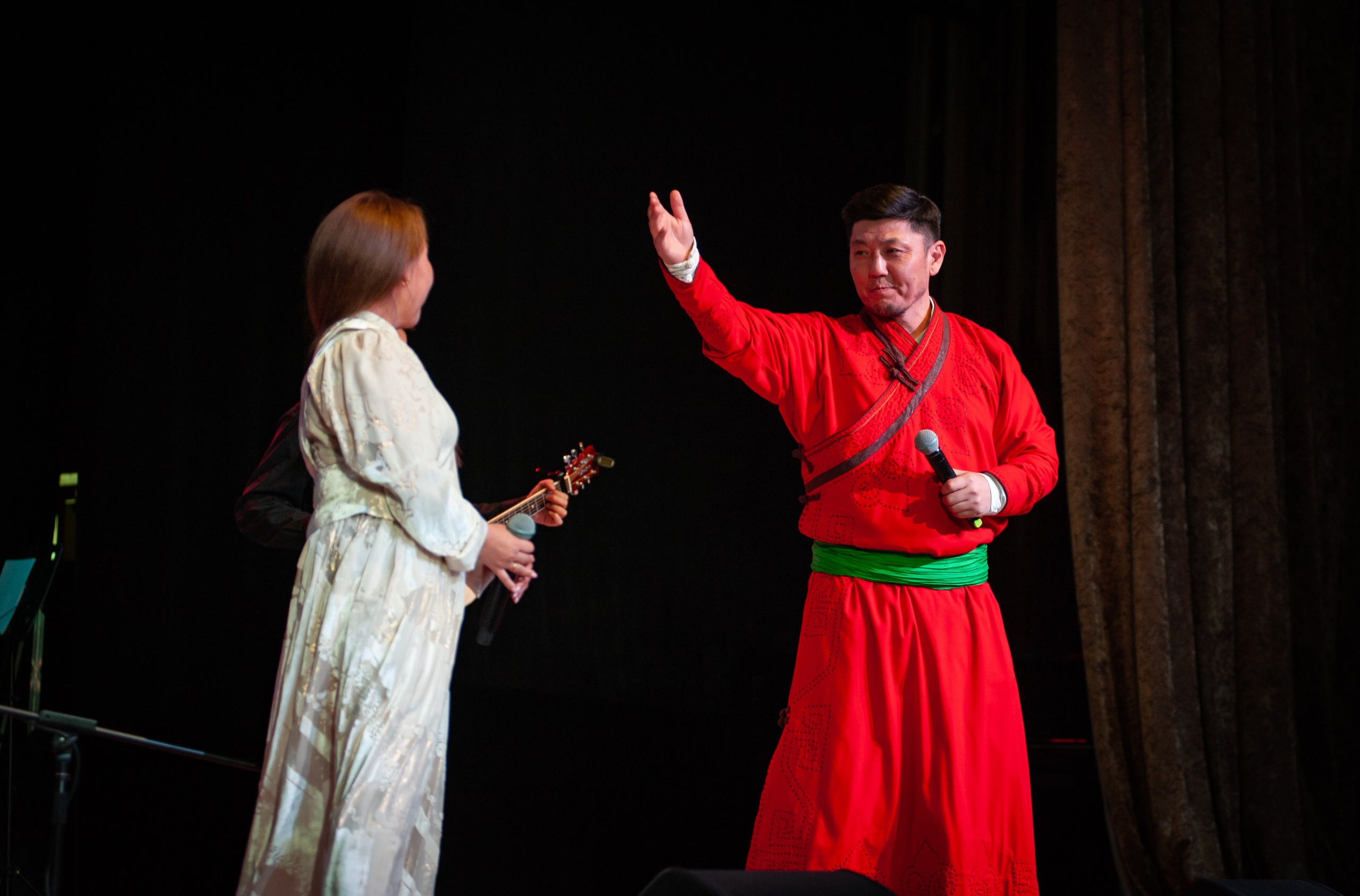 Эрдэм Дымбрылов_ Концерт_ Колледж Исскуств. Андреева Александра фотограф в г. Улан-Удэ