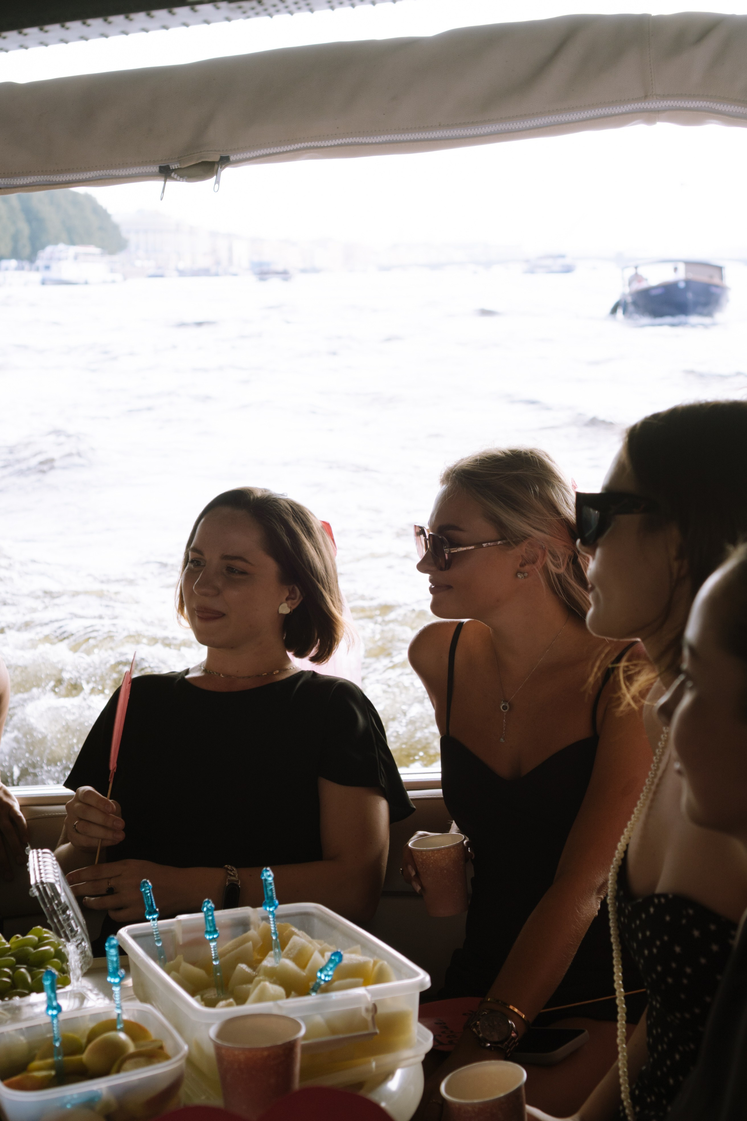 ДЕВИЧНИК НА КАТЕРЕ. Профессиональный фотограф, Санкт-Петербург — Виктория Богомолова