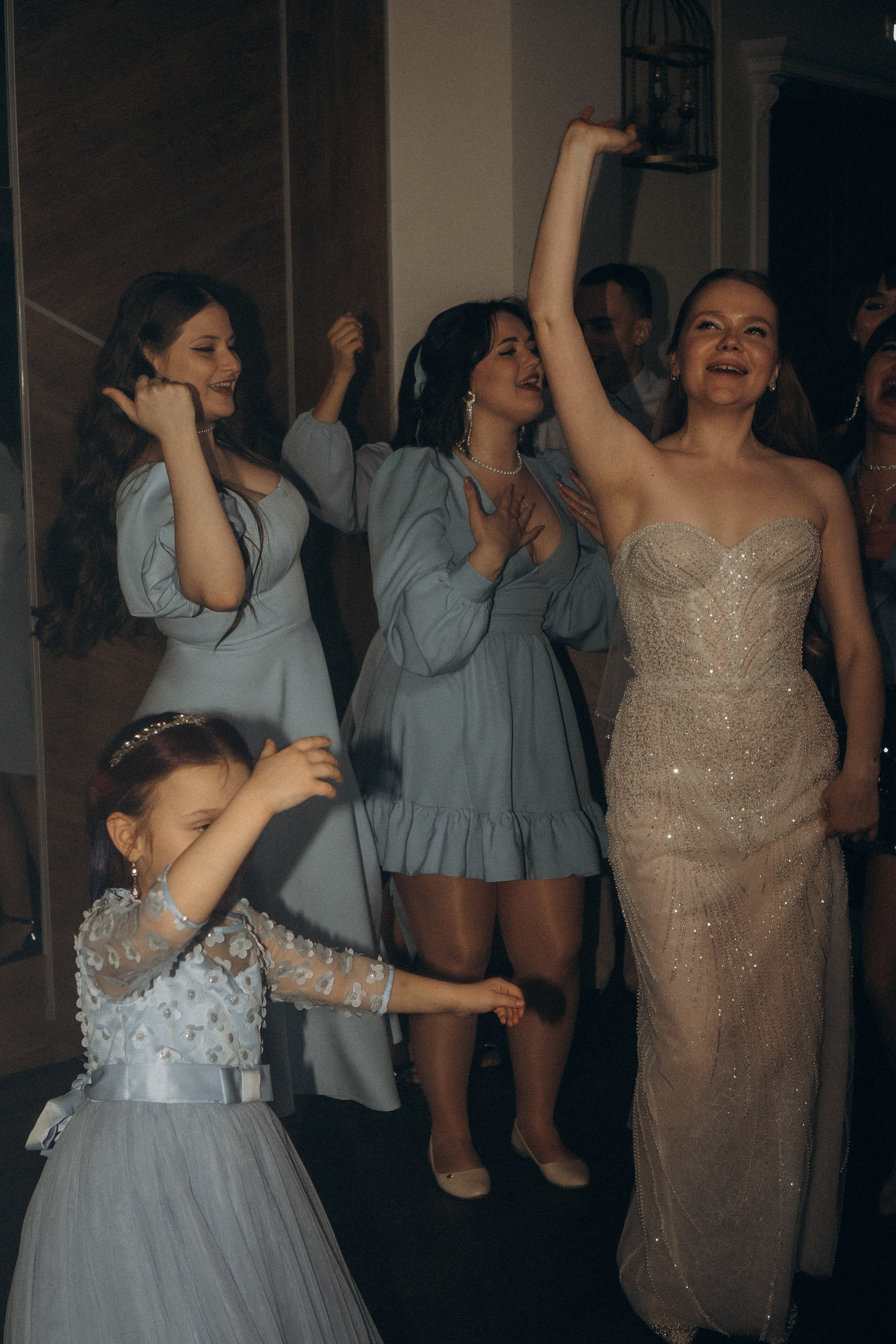 СВАДЕБНАЯ СЬЕМКА СБОРОВ В ОТЕЛЕ И ВЫЕЗД НА ЦЕРЕМОНИЮ (СНЯТО В СИБИРЕ В НИЖНЕВАРТОВСКЕ). Профессиональный фотограф, Санкт-Петербург — Виктория Богомолова