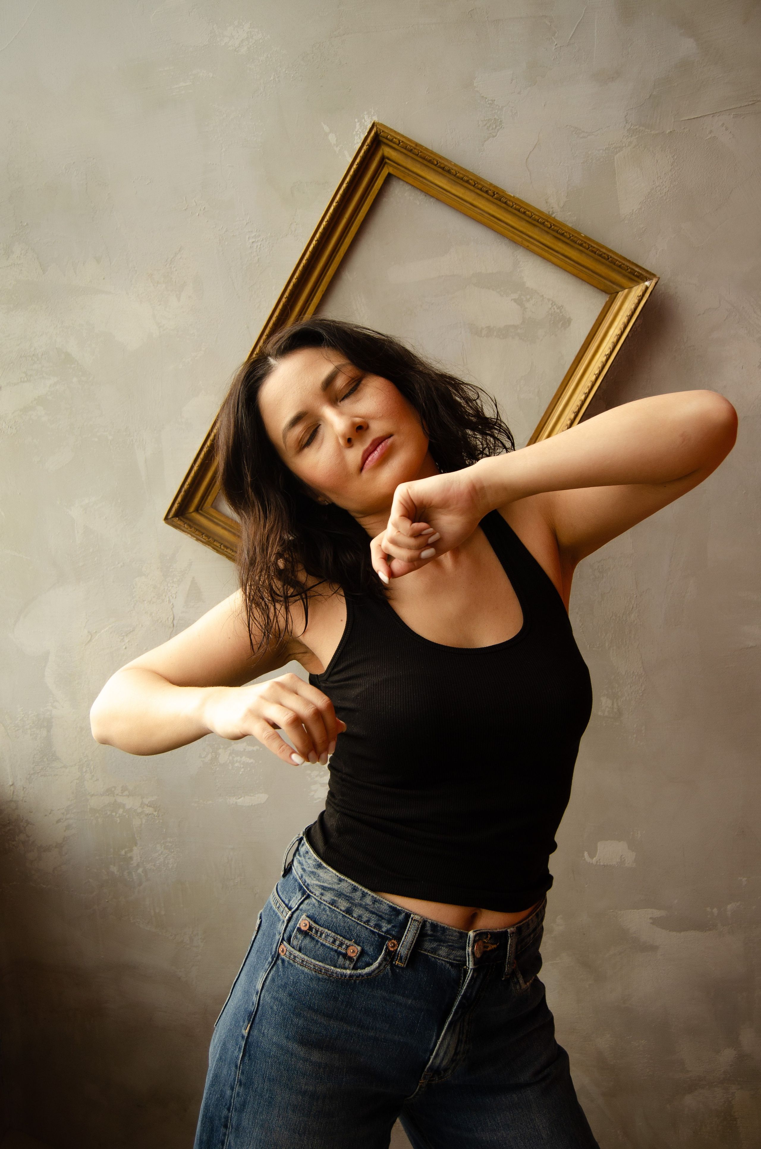 Фото девушки в студийной съёмке. Yuri Panfyorov