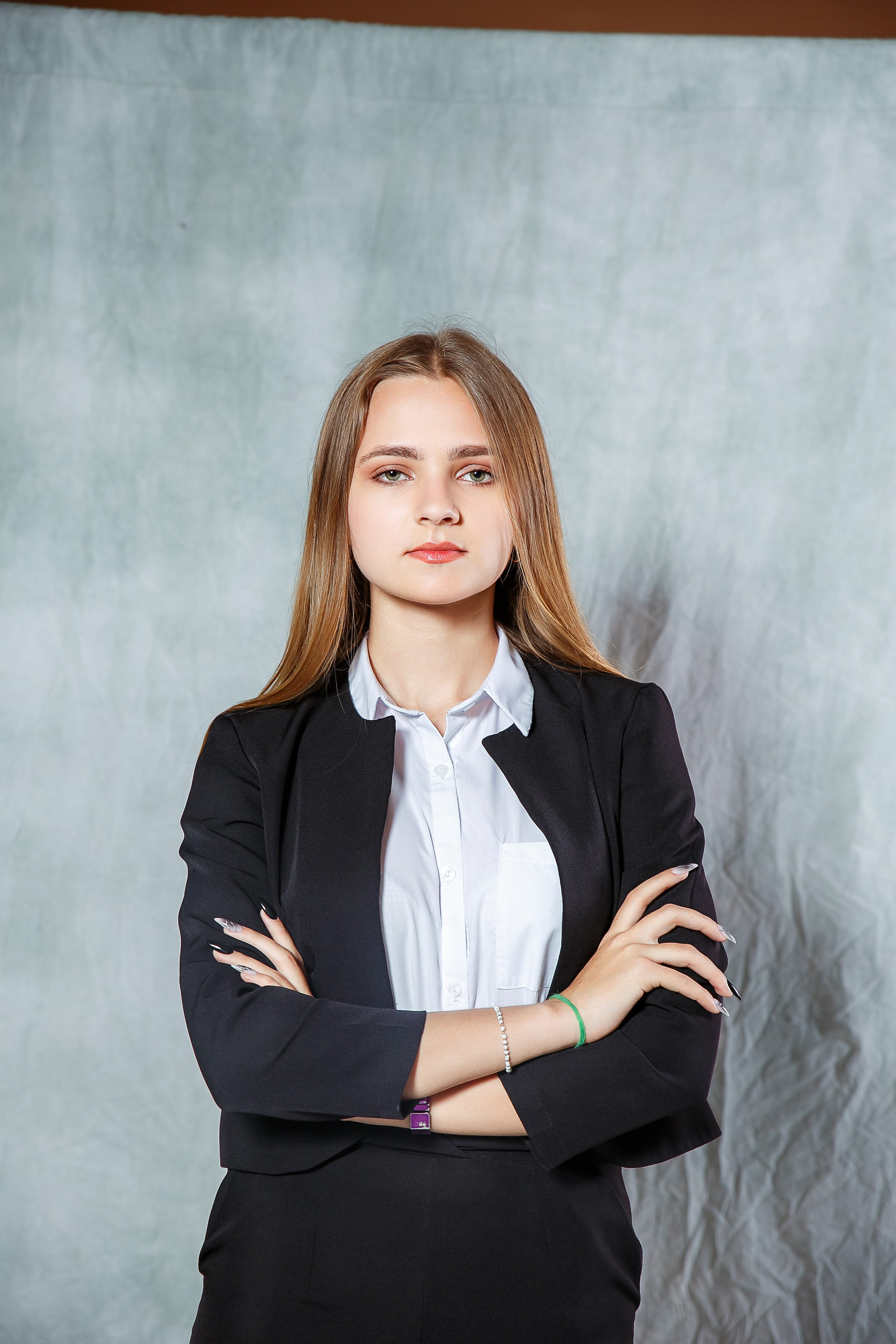 ОДНОТОННЫЙ ФОТОФОН. Выпускные альбомы в Донецке и ДНР. Фотограф Донецк и ДНР