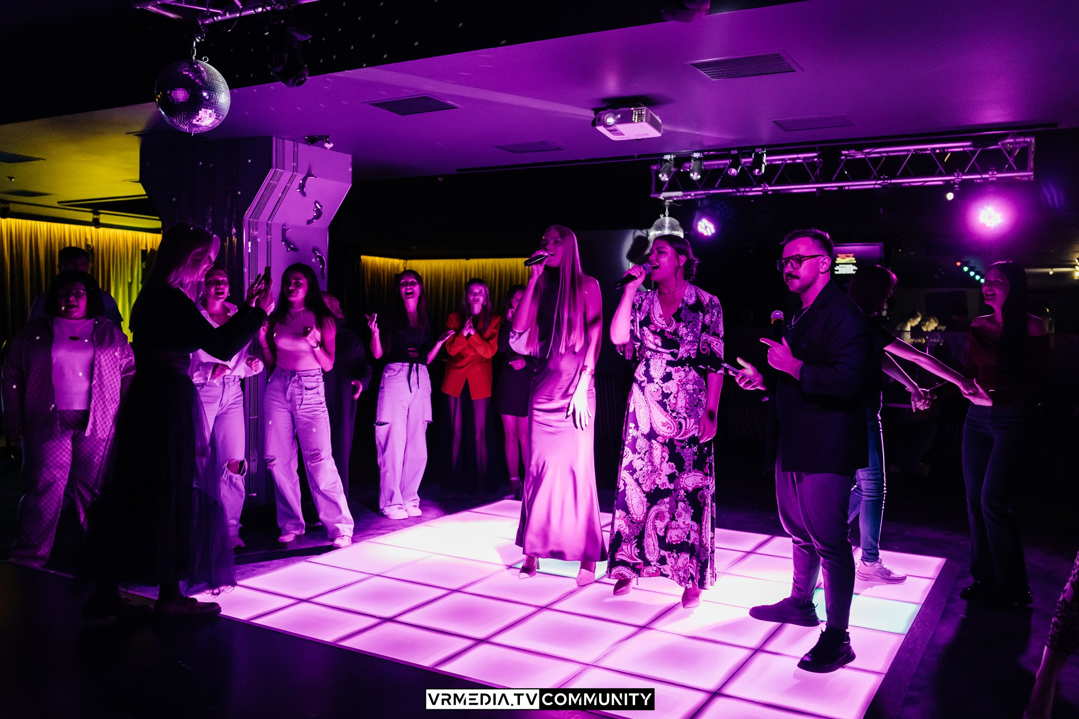 Караоке-бар «Volna»: Соло или дуэт?