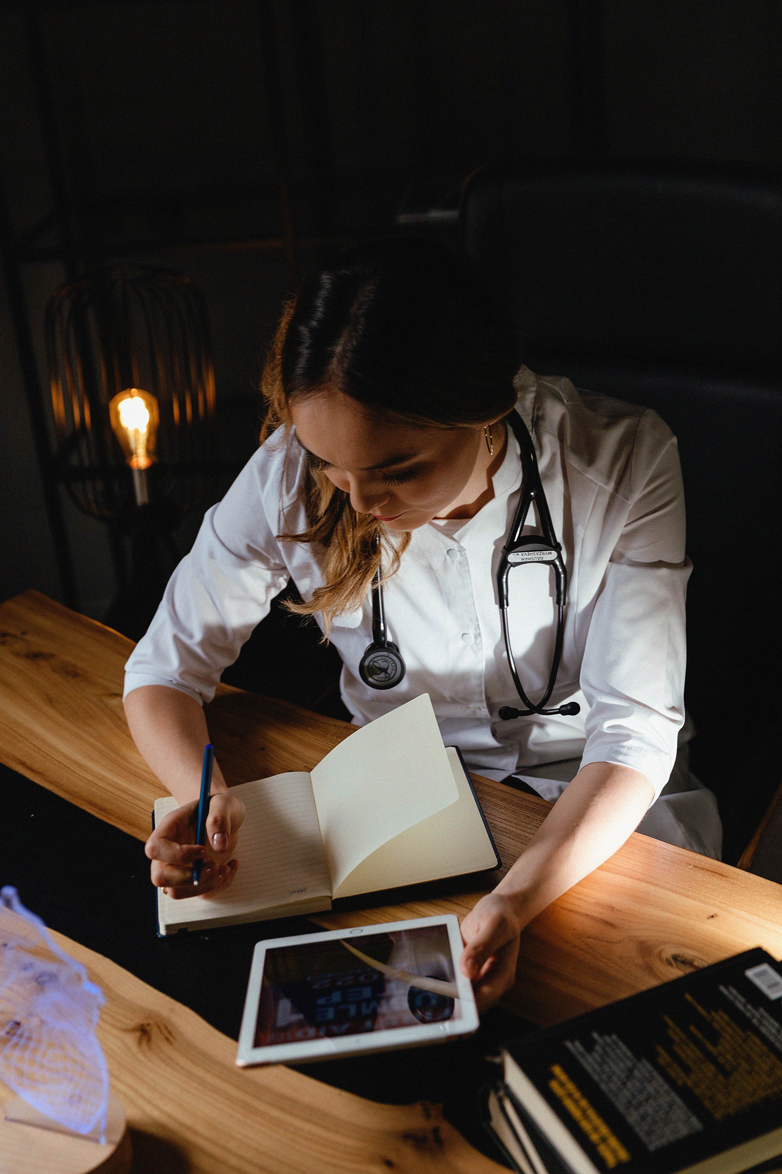 Фотосессия Раушан в фотостудии LightHub. Свадебный, семейный и портретный фотограф в Алматы, Костанай