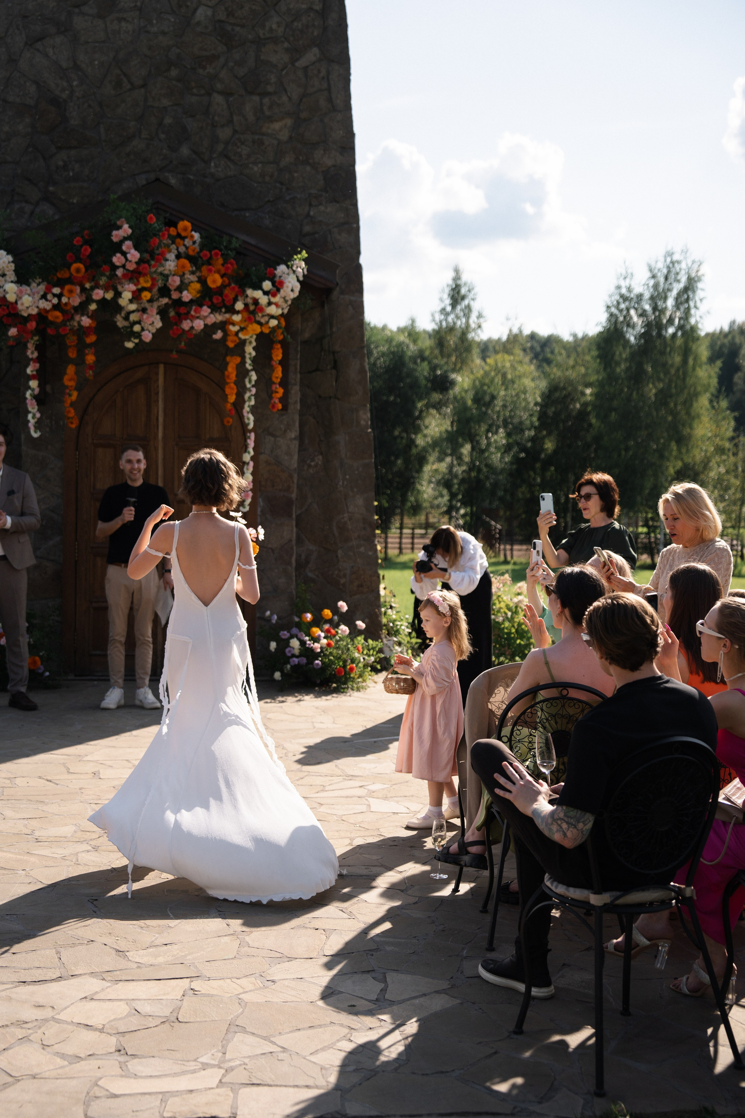 Арина & Иван. Камерная свадьба на природе в стиле в расслабленном стиле. Свадебный фотограф организатор в Санкт-Петербурге Ассоль Опарина