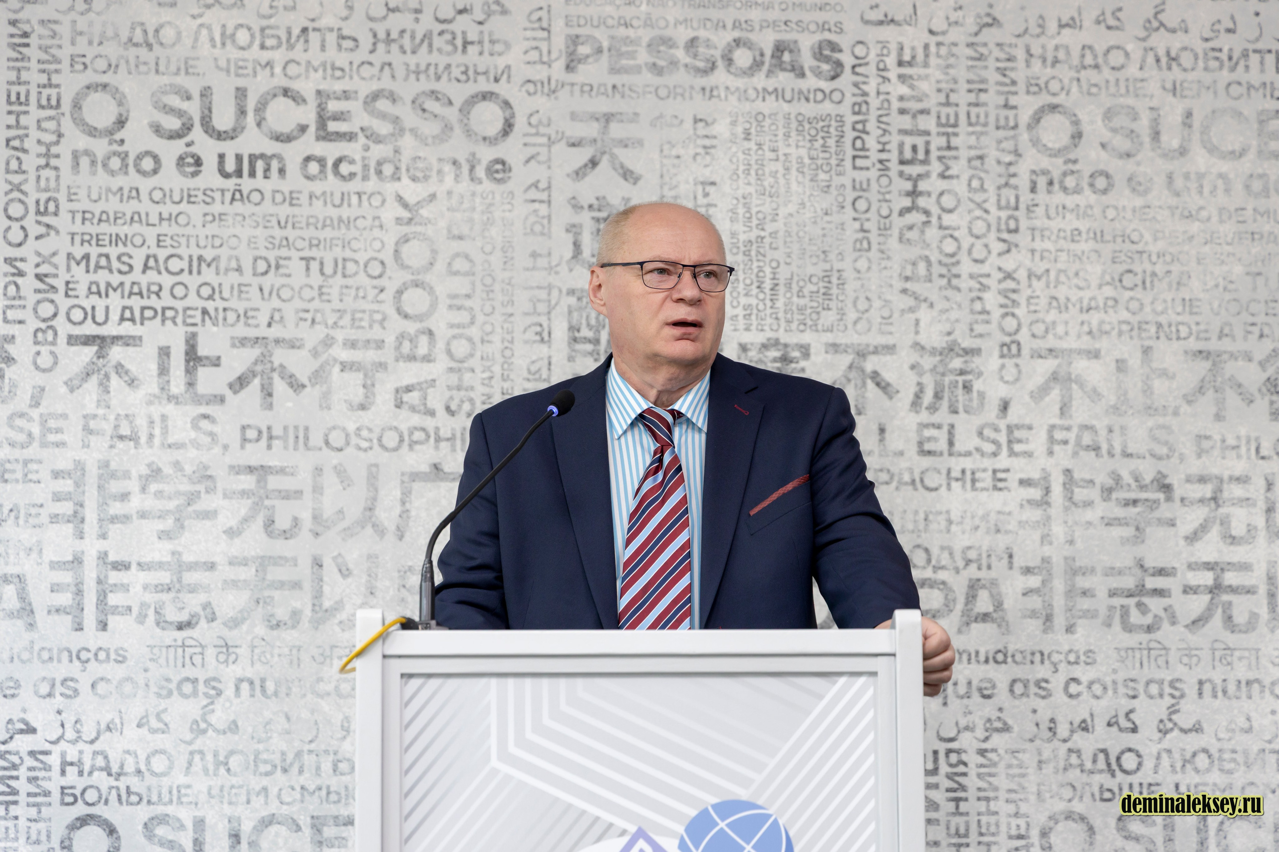 Экспертный круглый стол «День БРИКС» в «Иностранке». Репортажный, семейный и студийный фотограф в Москве Демин Алексей