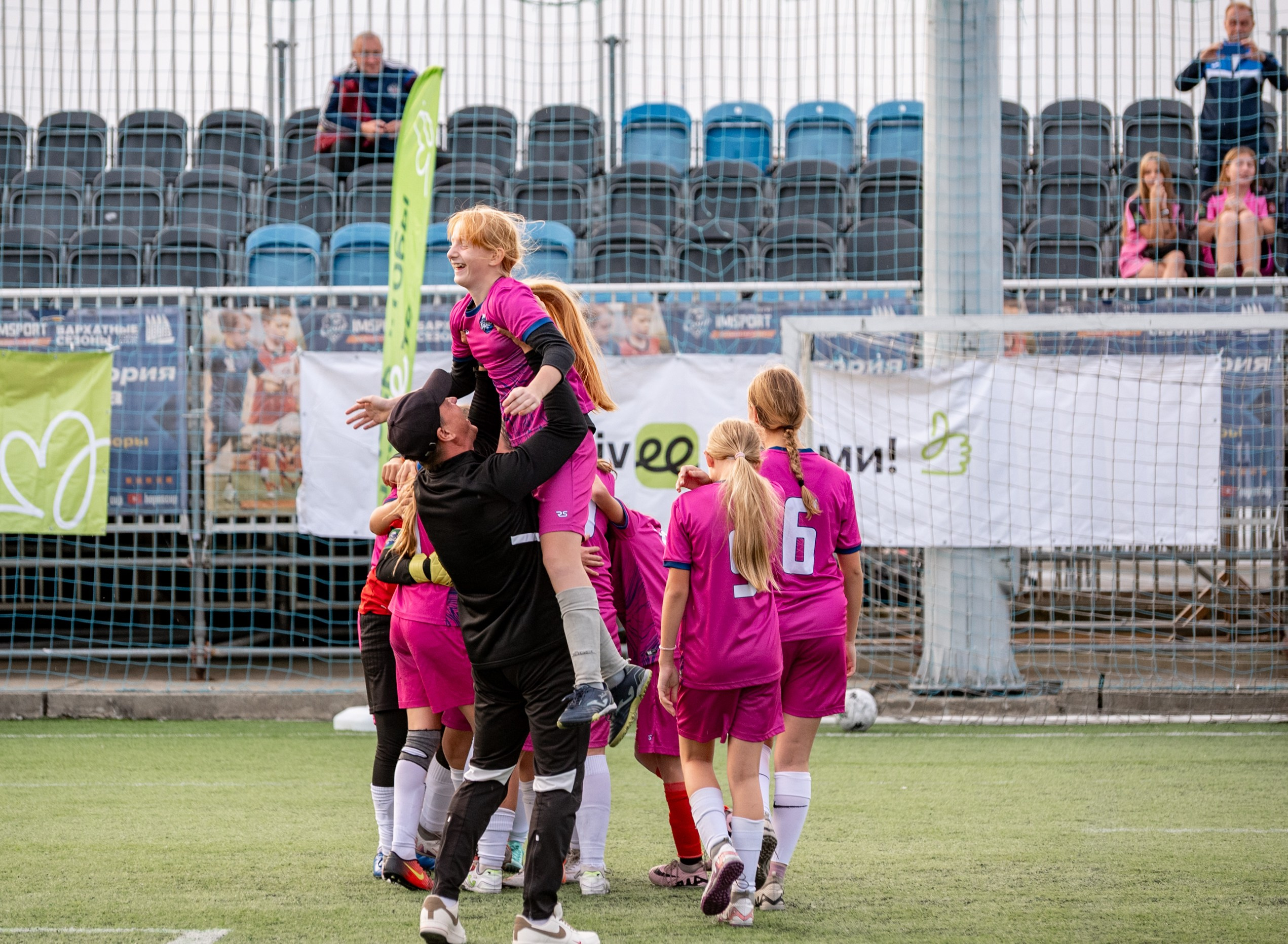 Фестиваль футбола Искра. Девочки. Свадебный и семейный фотограф София Невская