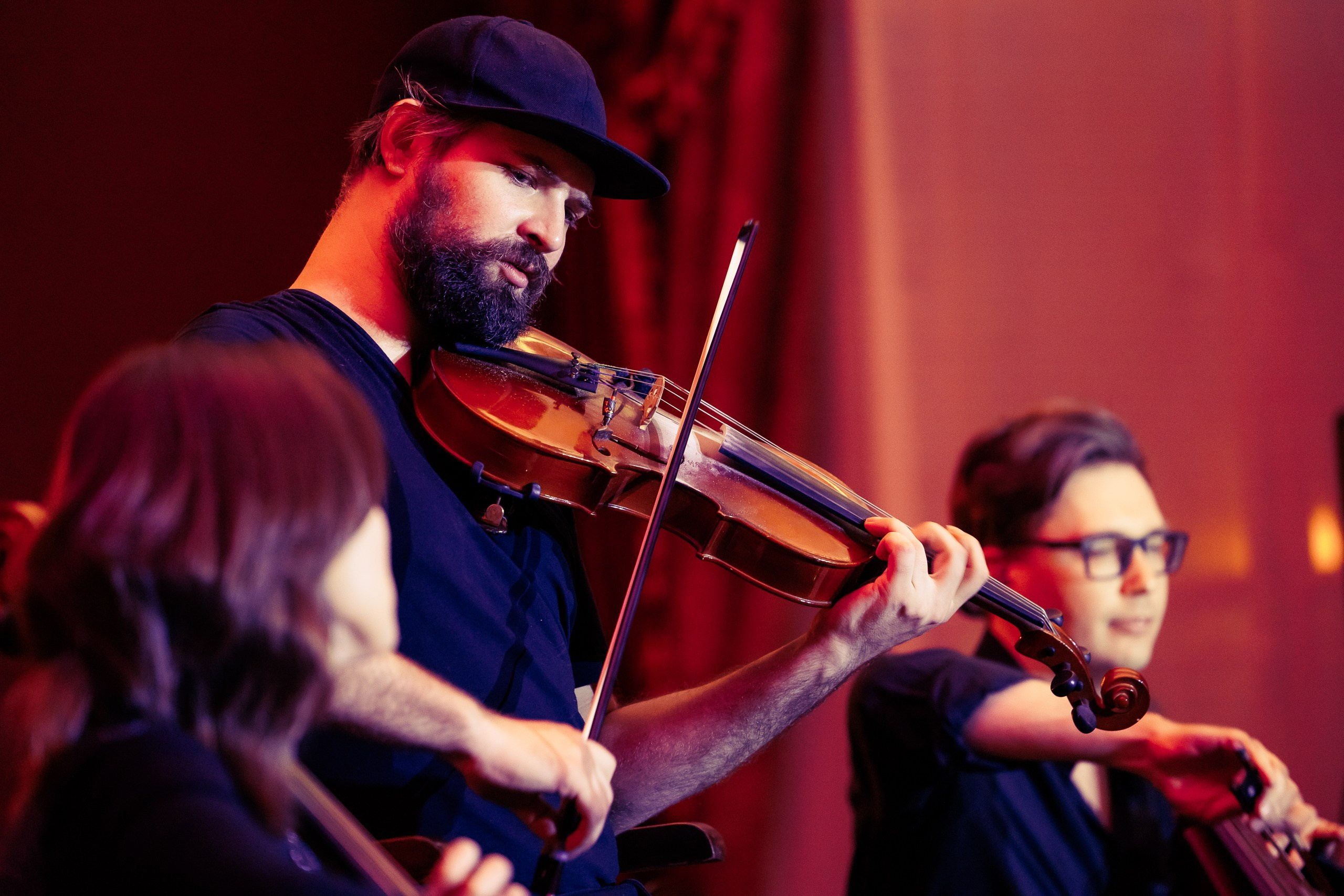 Концерт ATOMIC CELLOS в пространстве FREEDOM. Фотограф в Санкт-Петербурге — Сергей Петров