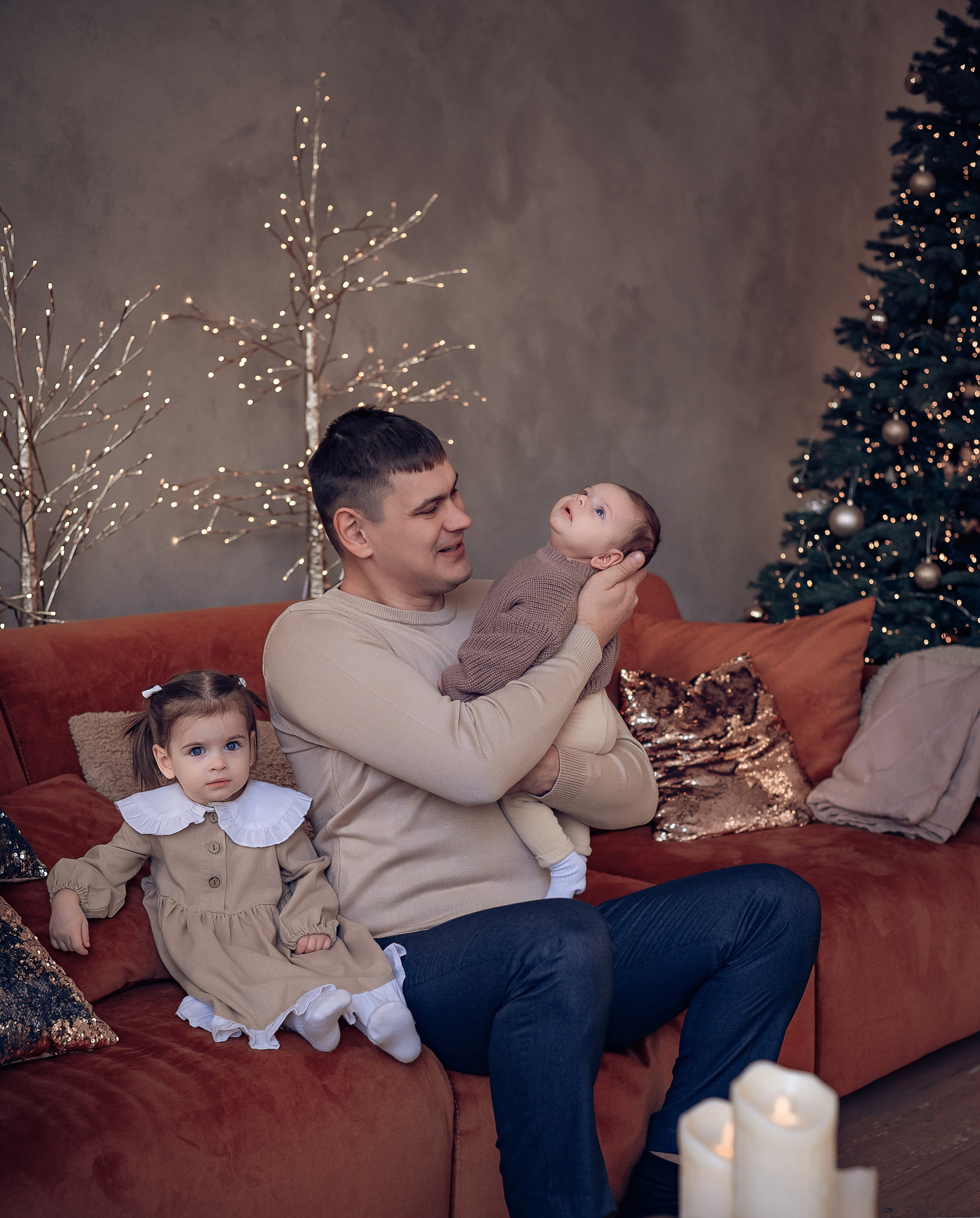 Виктория, Александр, Ванюша и Ариша. Фотографы крещения/венчания  Красноярск Татьяна и Вячеслав Переваловы