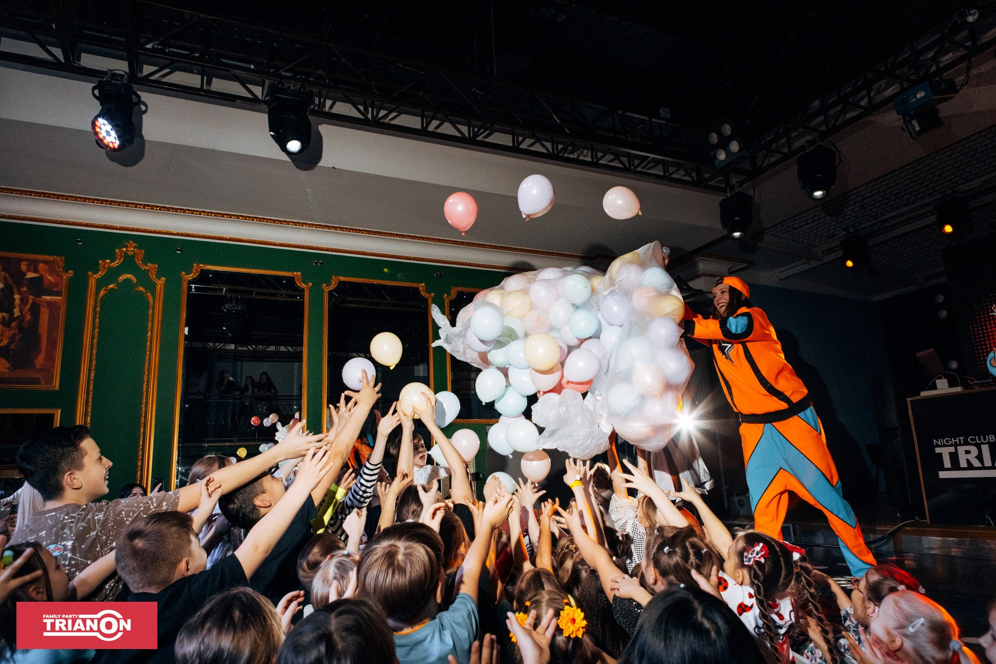 Семейная дискотека TRIANON. Фотограф Владимир Молоканов