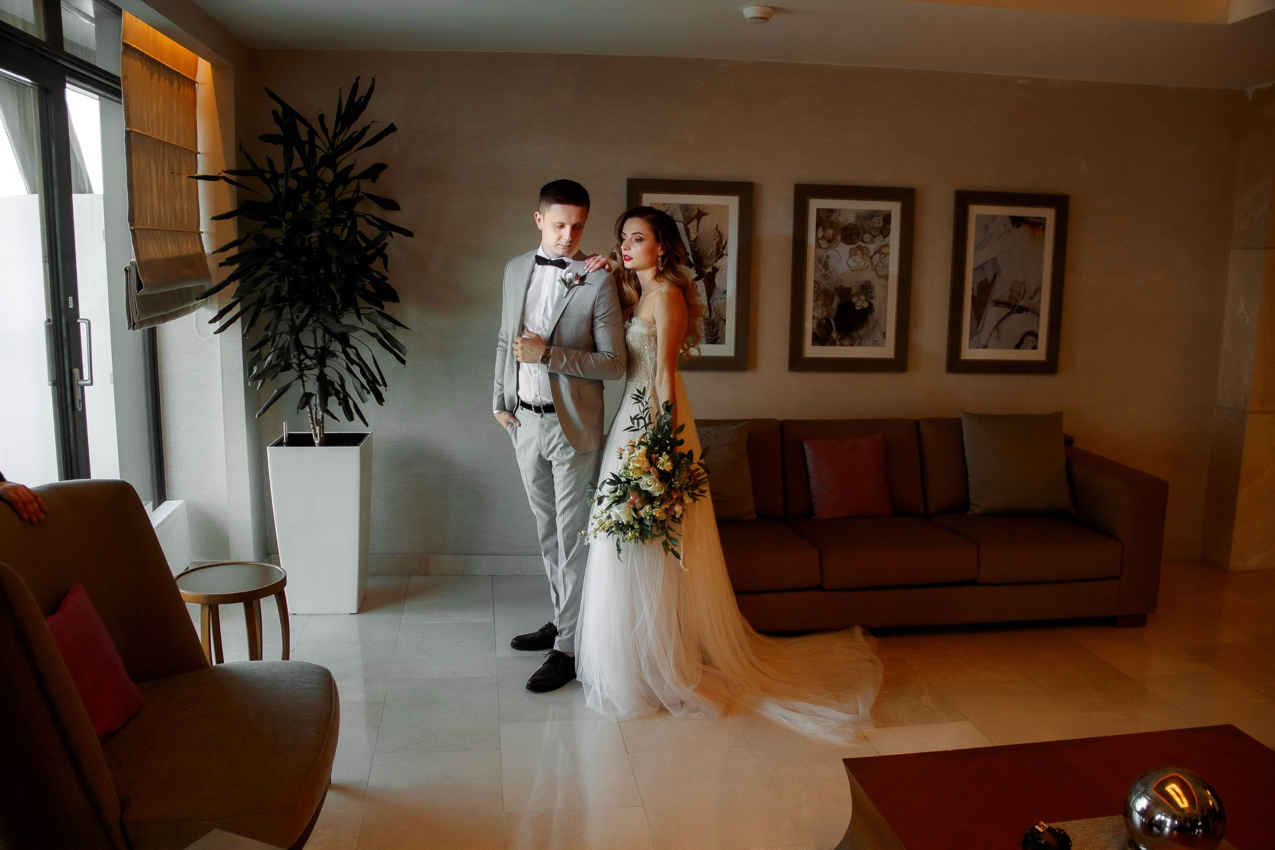 Ślubna sesja zdjęciowa w hotelu. Свадебный фотограф Варшава Лодзь Польша Елена Юцова