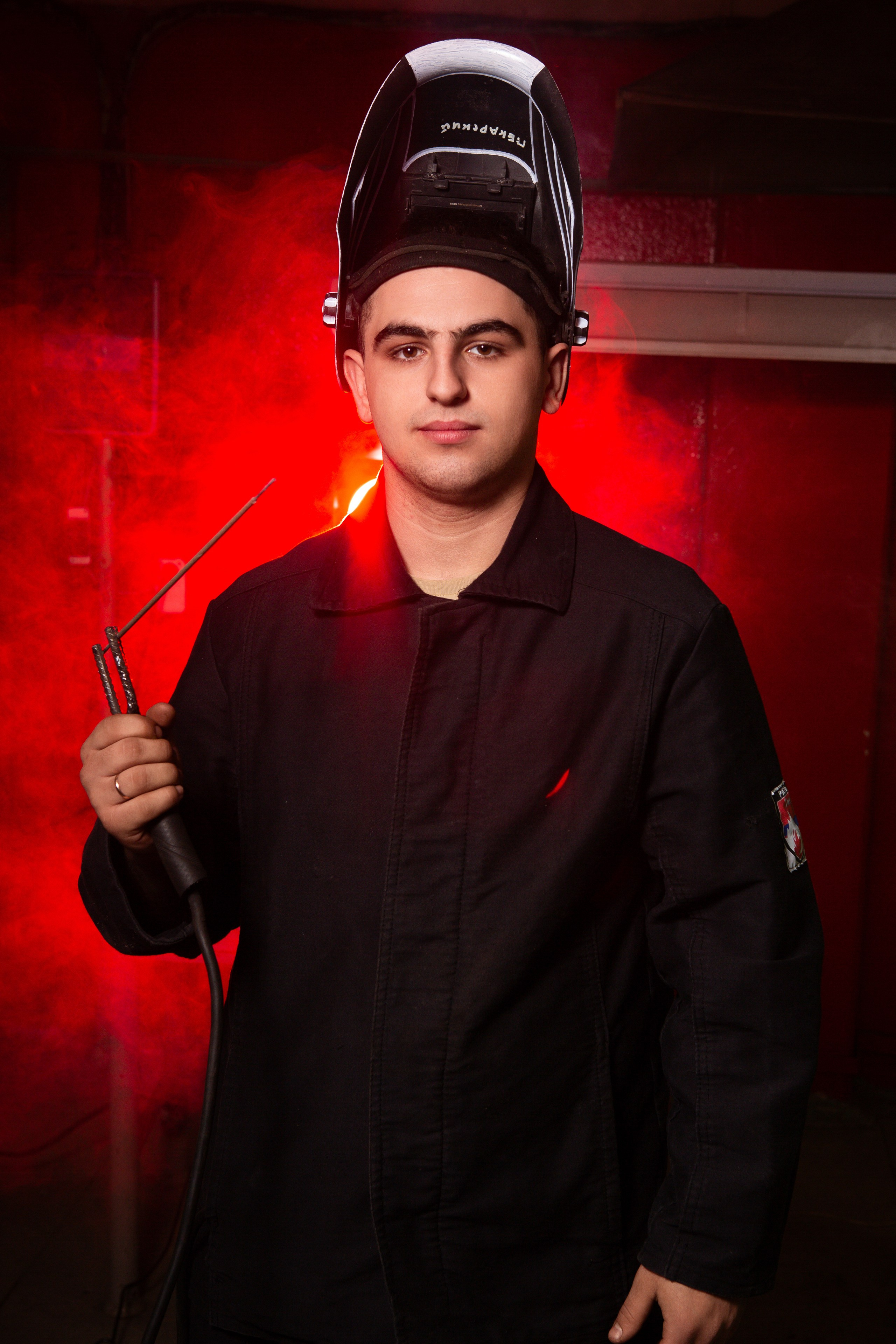 Портретная Фотосессия в Цеху для Выпускников Сварщиков | Твой Альбом Мценск. ТВОЙ АЛЬБОМ / ТВОИ ПРАВИЛА