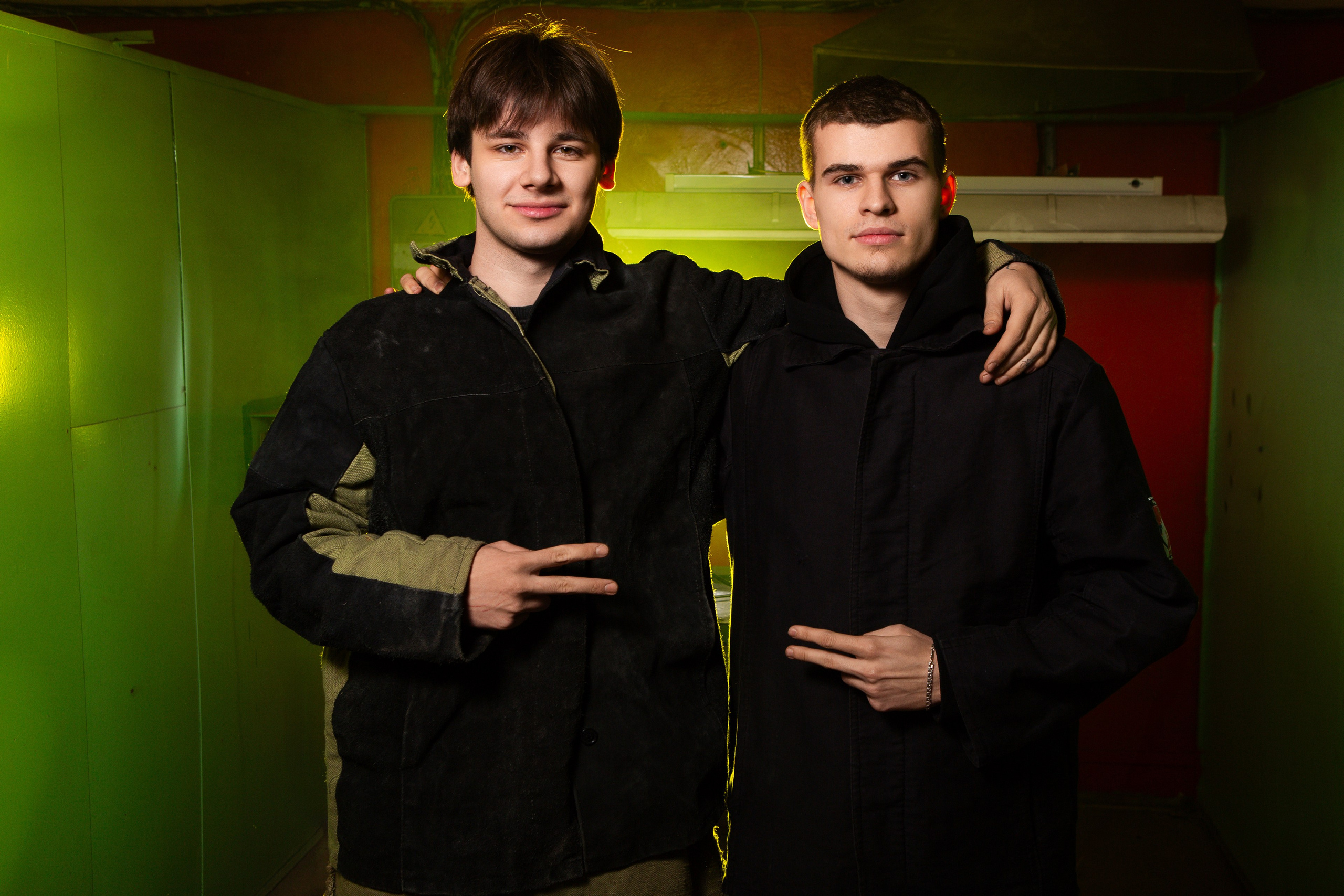 Фотосессия в Цеху для Выпускников Сварочного Производства | Твой Альбом Мценск. ТВОЙ АЛЬБОМ / ТВОИ ПРАВИЛА