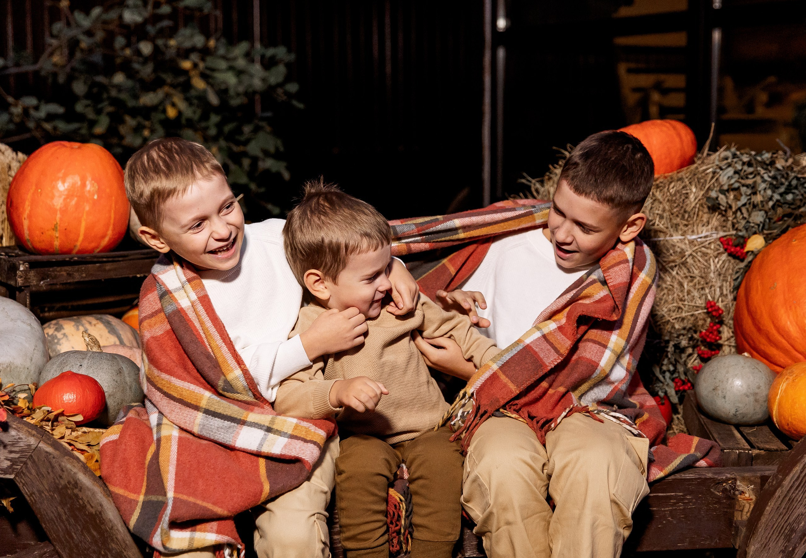 Эдуард и Дарья с сыновьями. Свадебный и семейный фотограф в Челябинске Юлия Ишимова