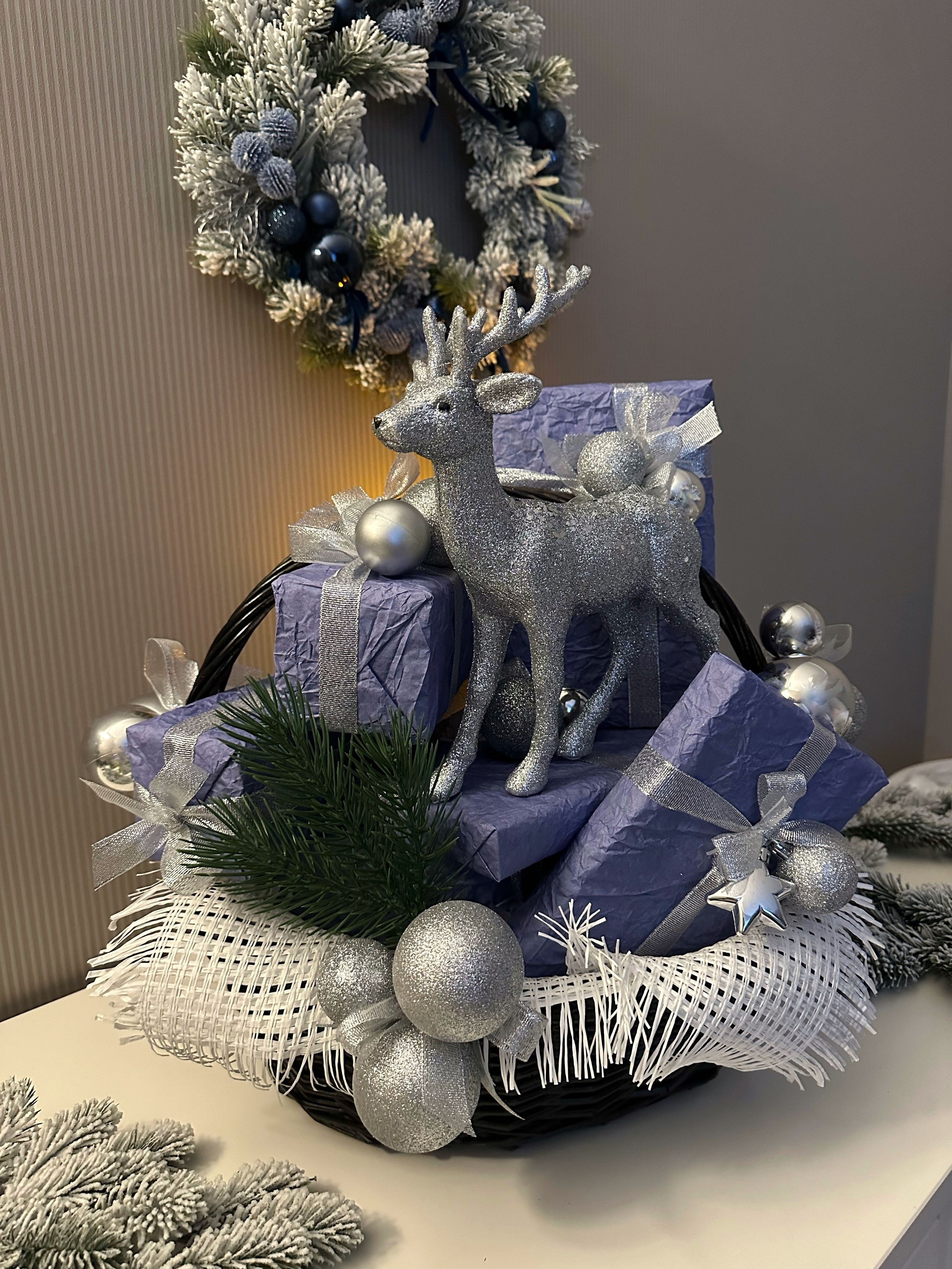 Новогодняя корзина. Студия подарочных наборов «Владия»