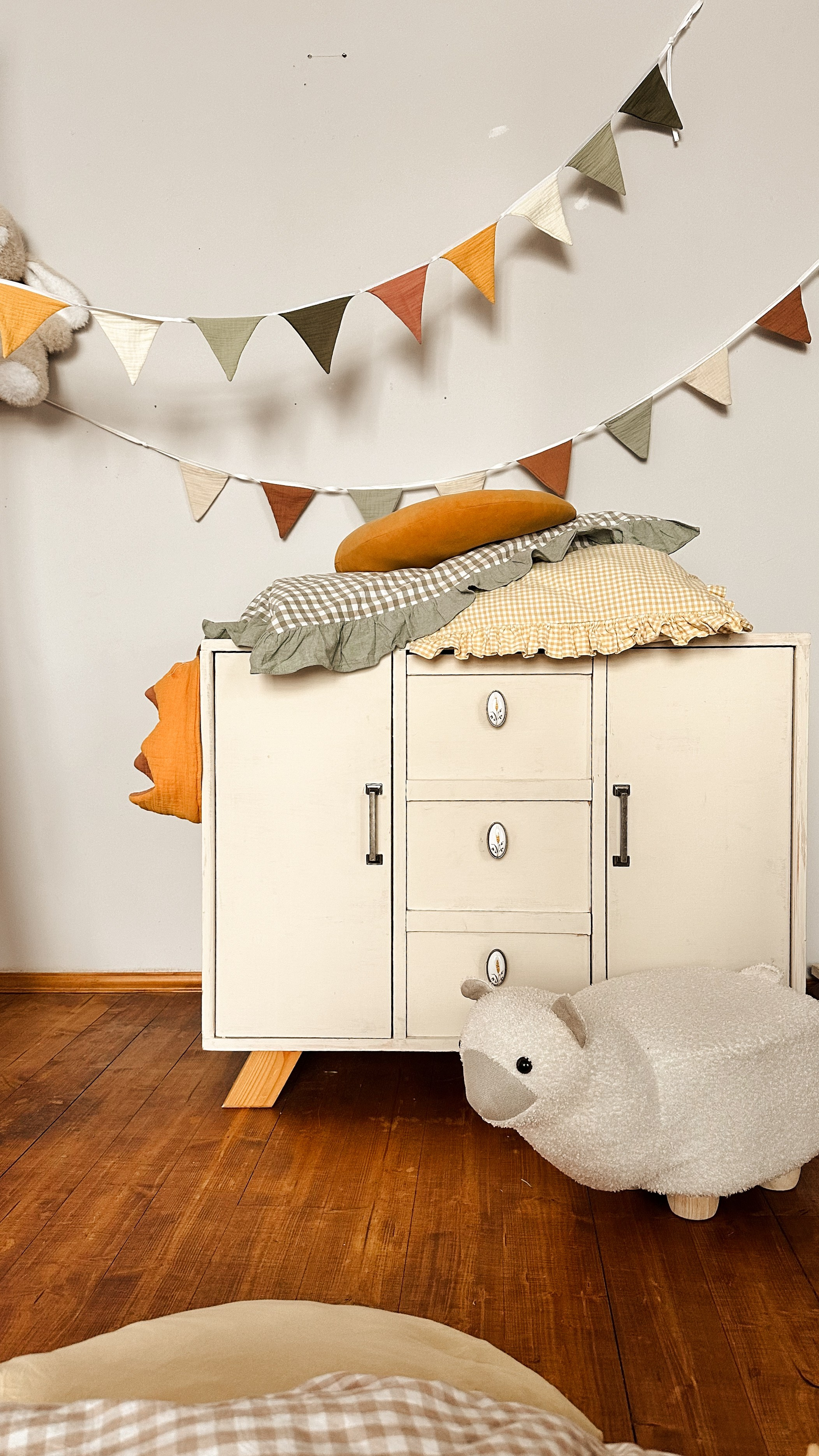 Интерьер фотостудии «Лофт Потолок», город Краснодар, ул. Зиповская 5 литер Х. Семейный и детский фотограф в Краснодаре Анна Трашкова