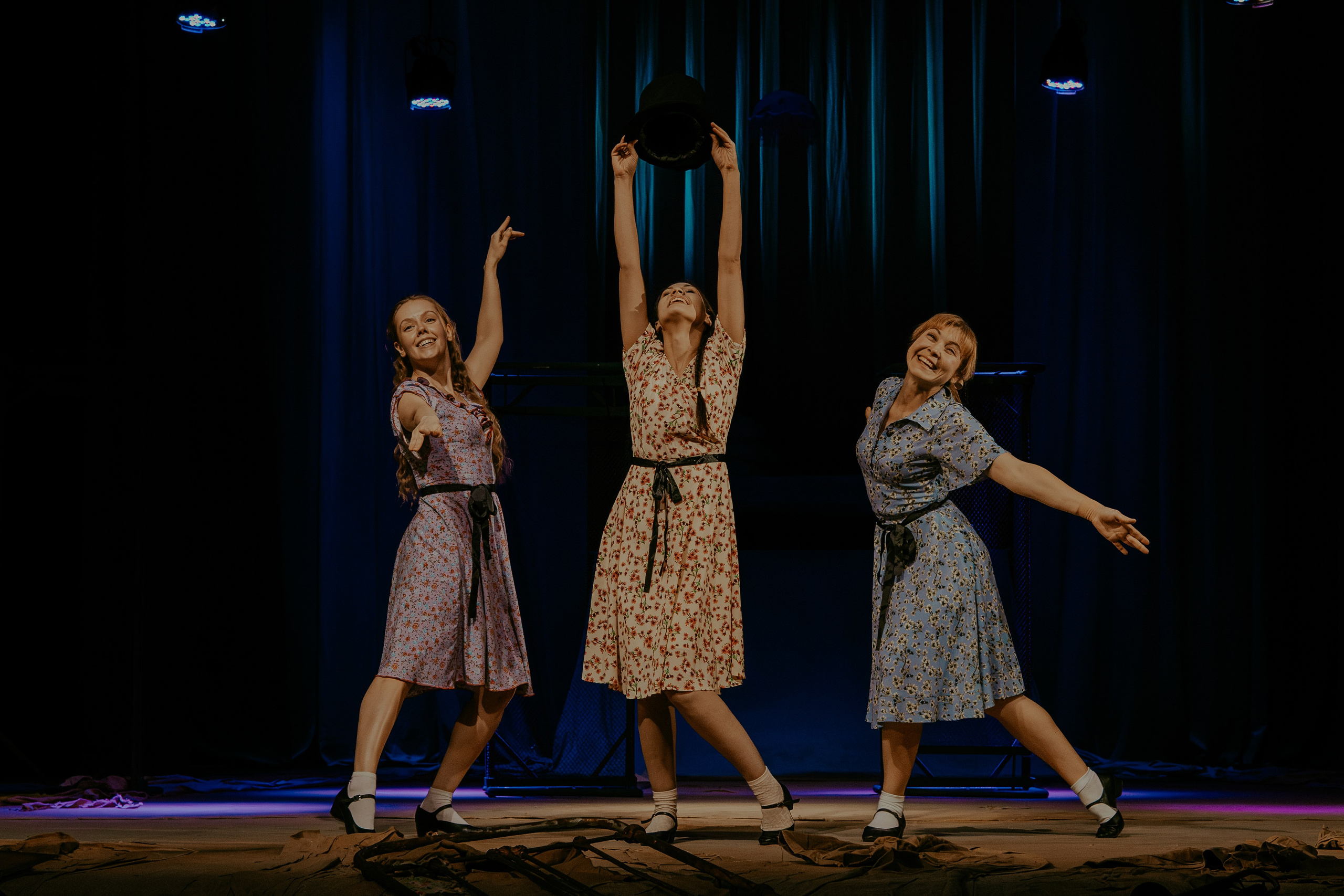 Театр Юного Зрителя " Не покидай меня». Фотограф Марк Файзулин