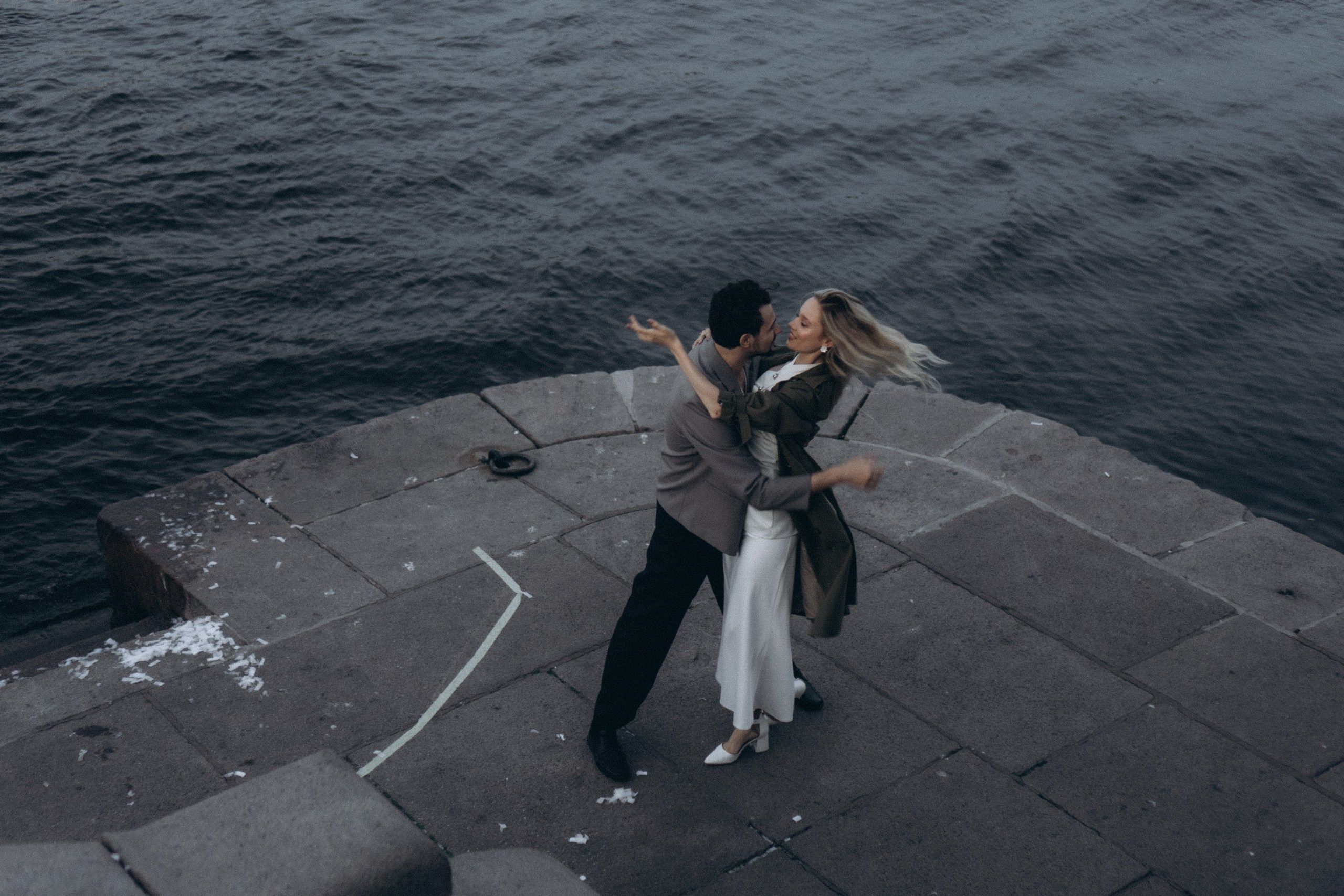 СВАДЕБНАЯ СЬЕМКА ПАРЫ НА РАССВЕТЕ В БЕЛЫЕ НОЧИ И ПРОГУЛКА С РАЗВОДНЫМИ МОСТАМИ И ПИКНИК ВОЗЛЕ ИСАКИЕВСКОГО СОБОРА. Профессиональный фотограф, Санкт-Петербург — Виктория Богомолова