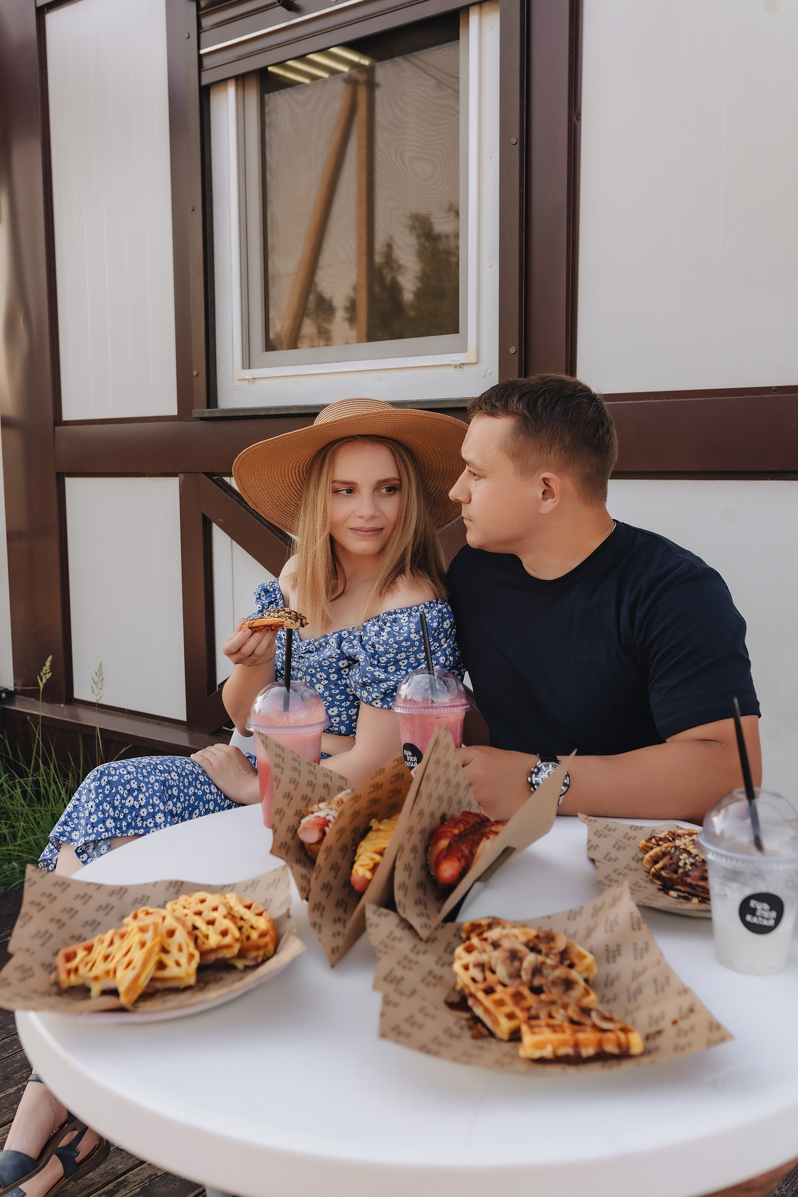 Семейная прогулка | Съемка для кофейни. Фотограф Карина Шмулёва. Воронеж и область