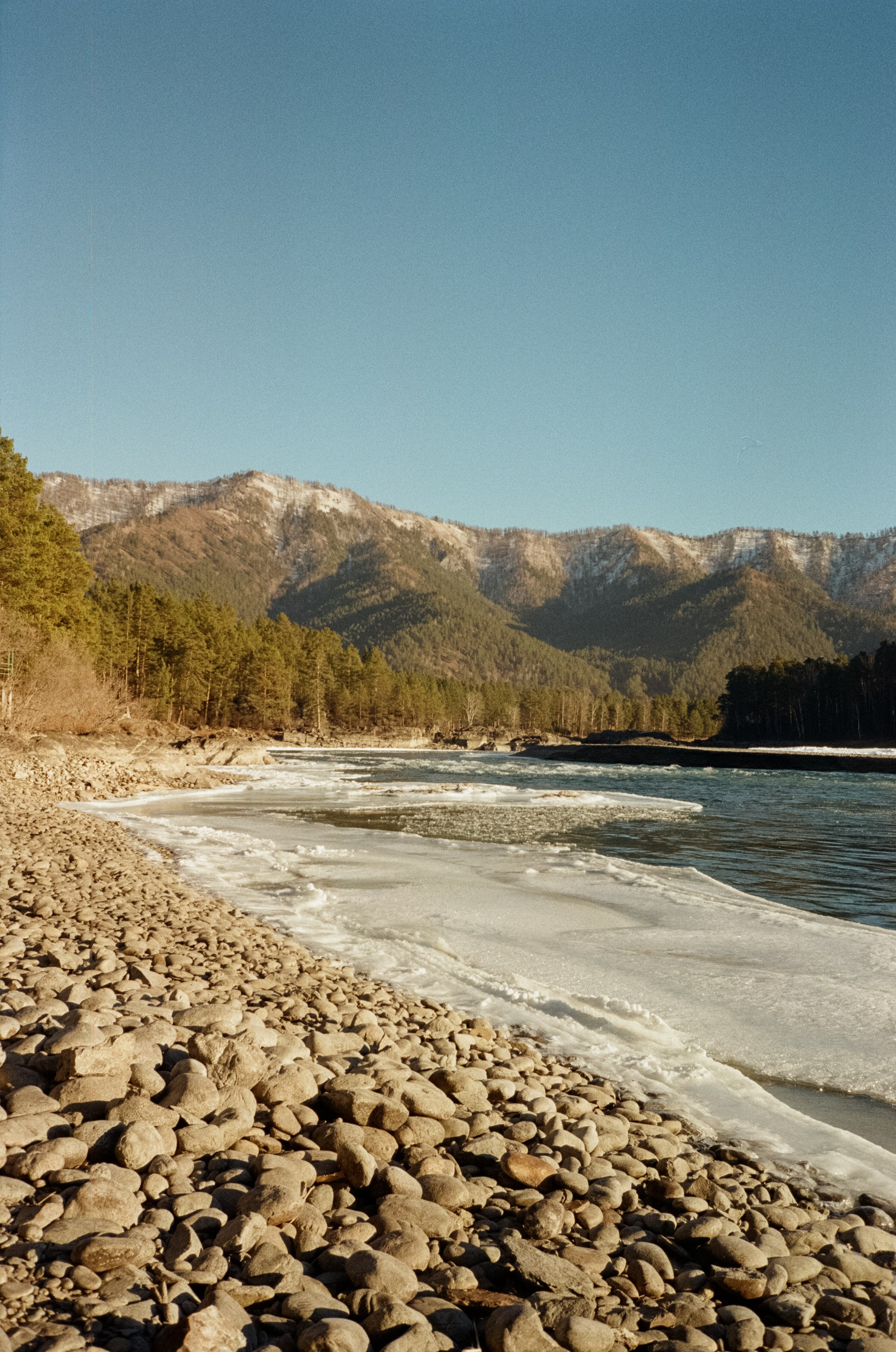 Зима и лето, Катунь и солнце, снег и лед. База Берель и дорога к Coffe. Фотограф-документалист Мария Осокина