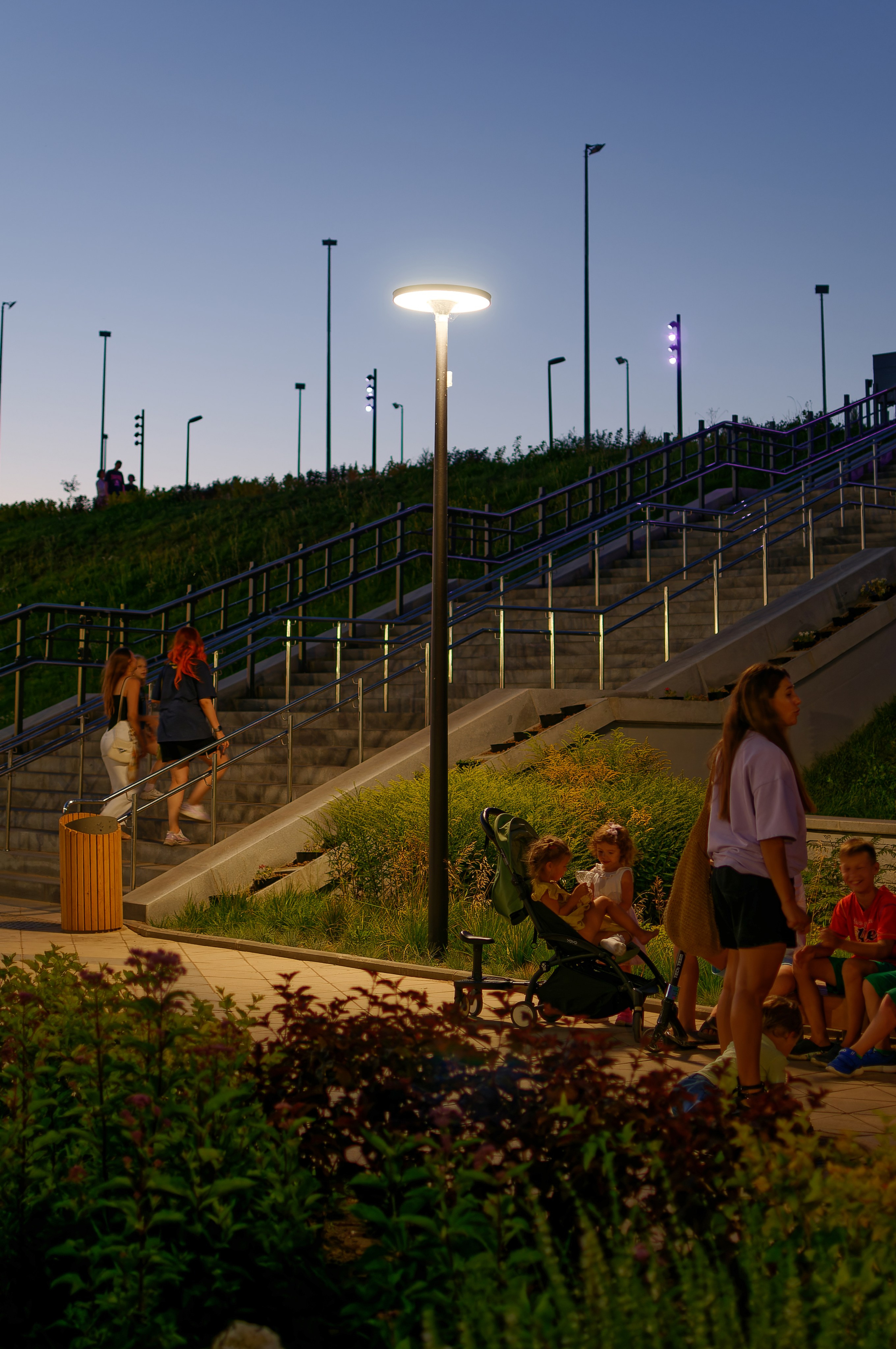 Уличное освещение/набережная. Фотограф Алексей Преображенский