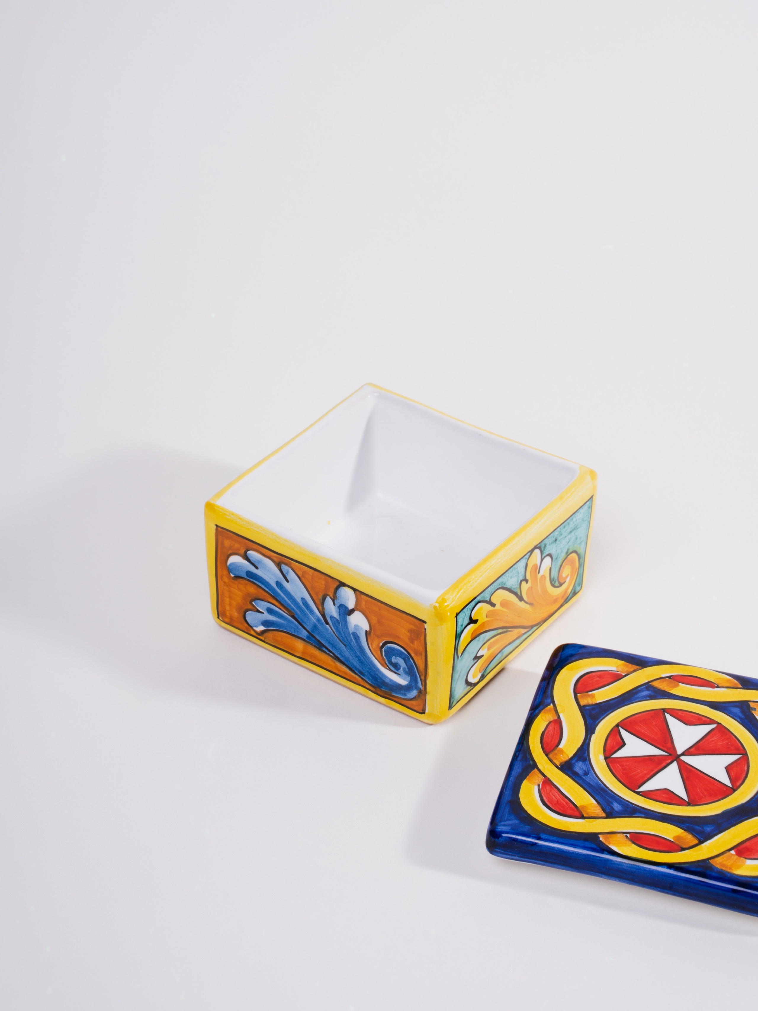 На белом фоне для каталогов. Фотограф и видеограф в Тольятти, Самаре Дёмина Мария