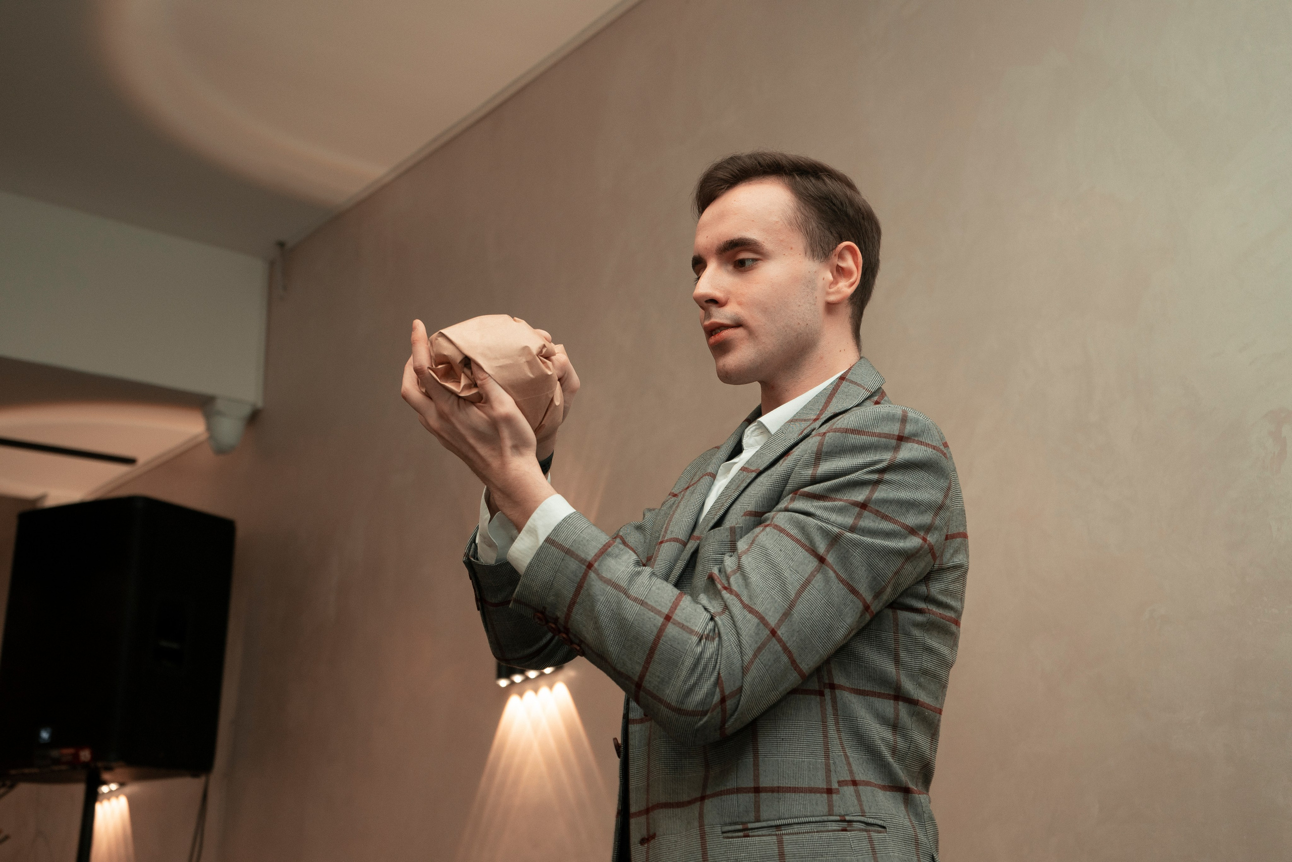 Свадебные фотографии из отеля Чингисхан города Улан-Удэ Алексея и Оюны. Фотограф в Улан-Удэ. Свадебный фотограф в Улан-Удэ