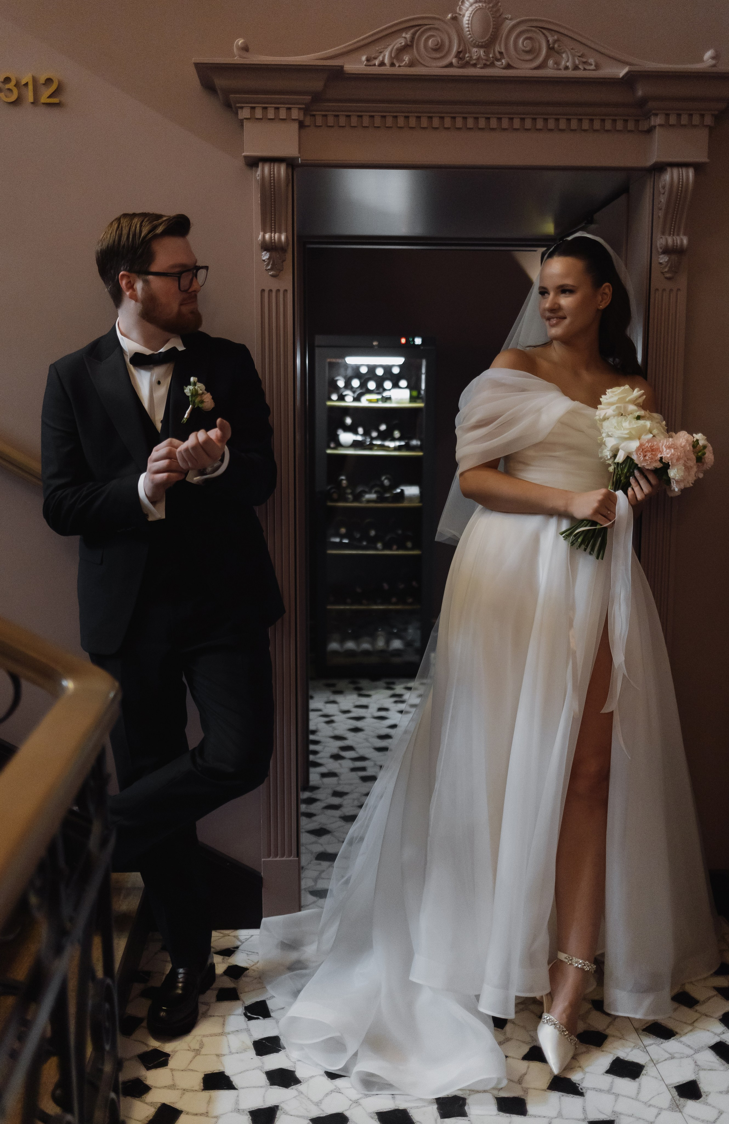 Свадебная фотосессия в Минске в итальянском ресторане La Scala