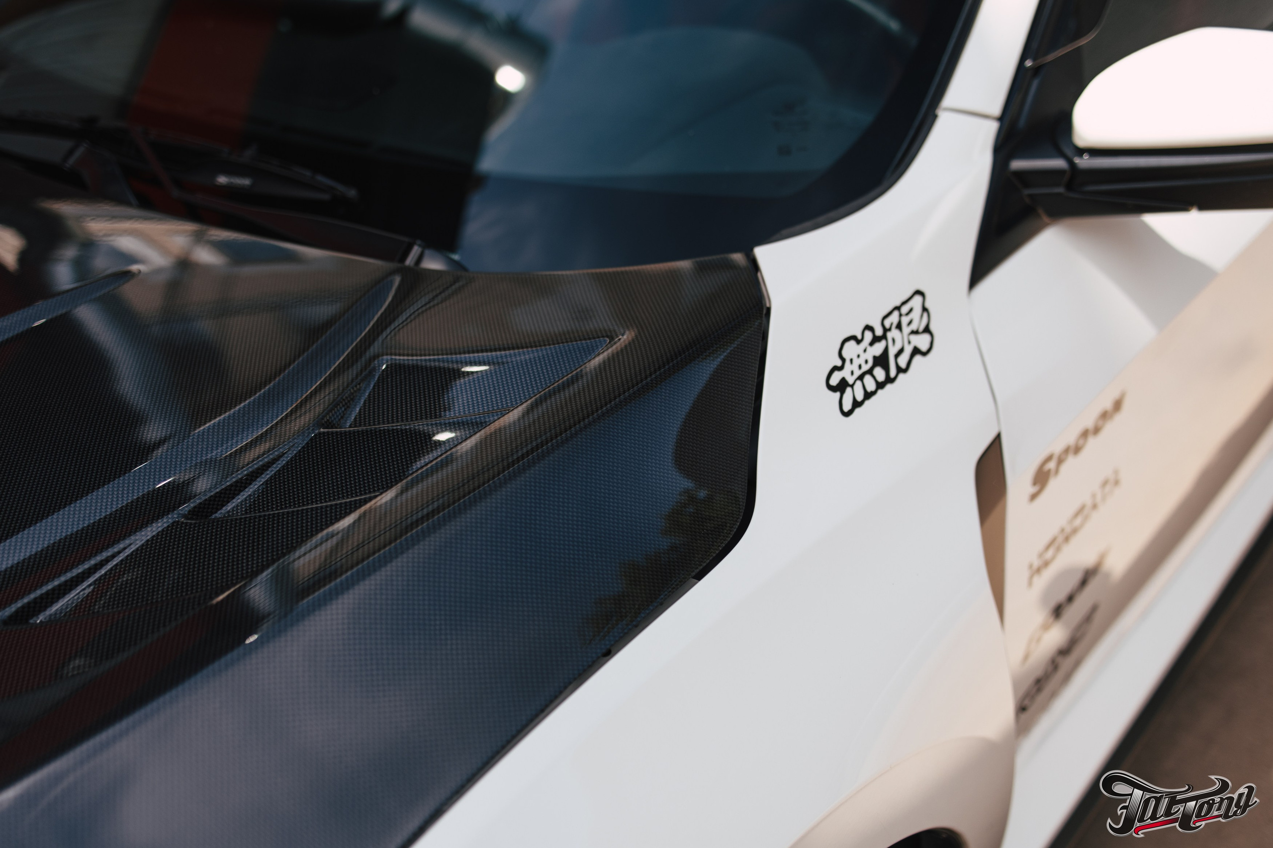 Honda Сivic type R снятие краски c капота и лачка карбона. DeLorein