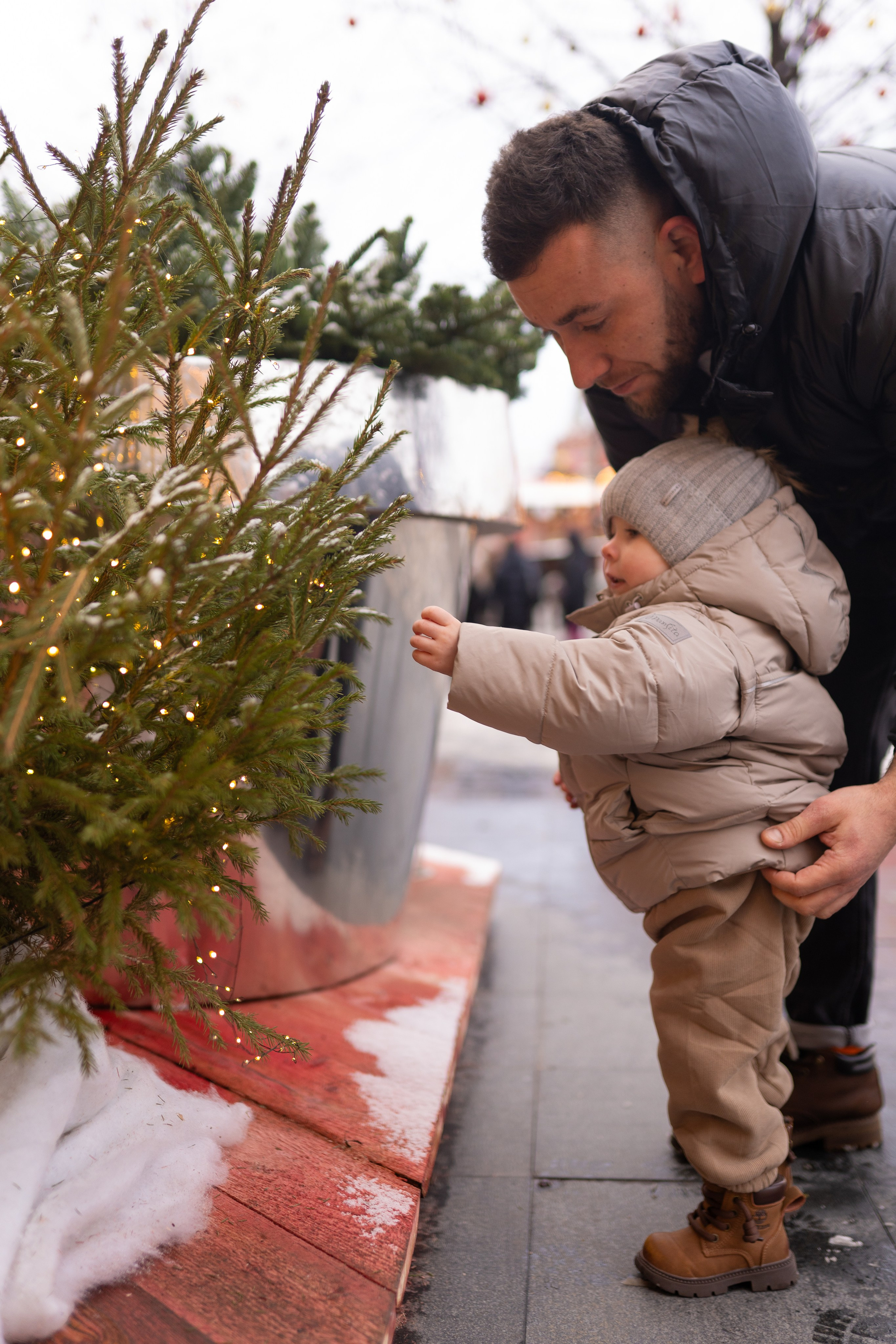 Павел, Егор и Наталия на ГУМ Ярмарке. Свадебный фотограф в Москве Анна Полушина