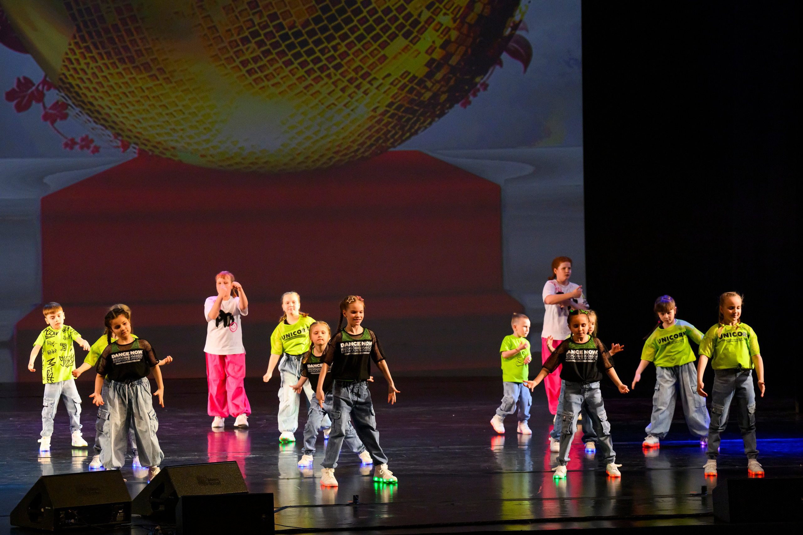 23 апреля, часть 1, БКЗ Октябрьский, г. Санкт-Петербург. Золотое яблочко