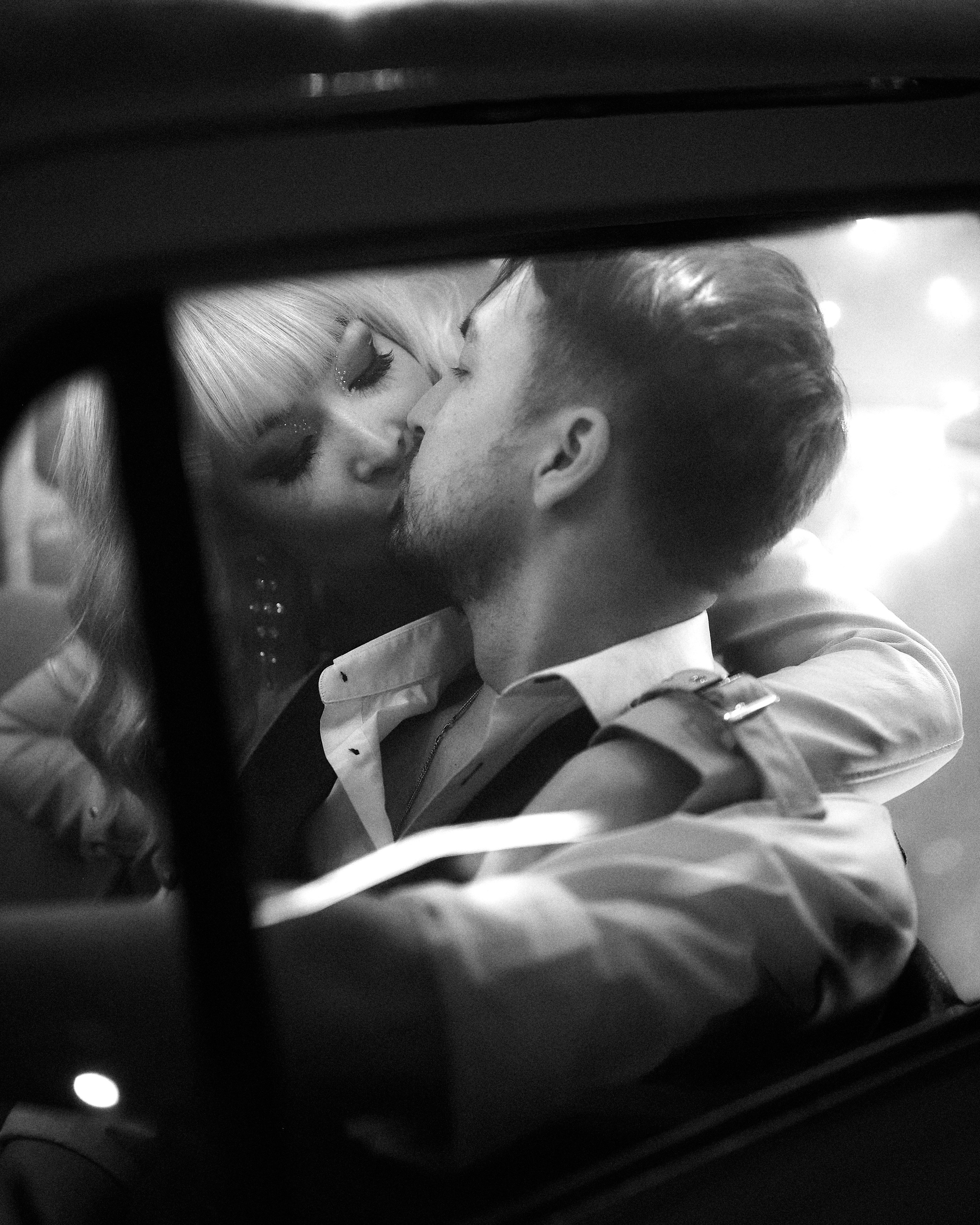 Love in the car. Портретный фотограф в Казани