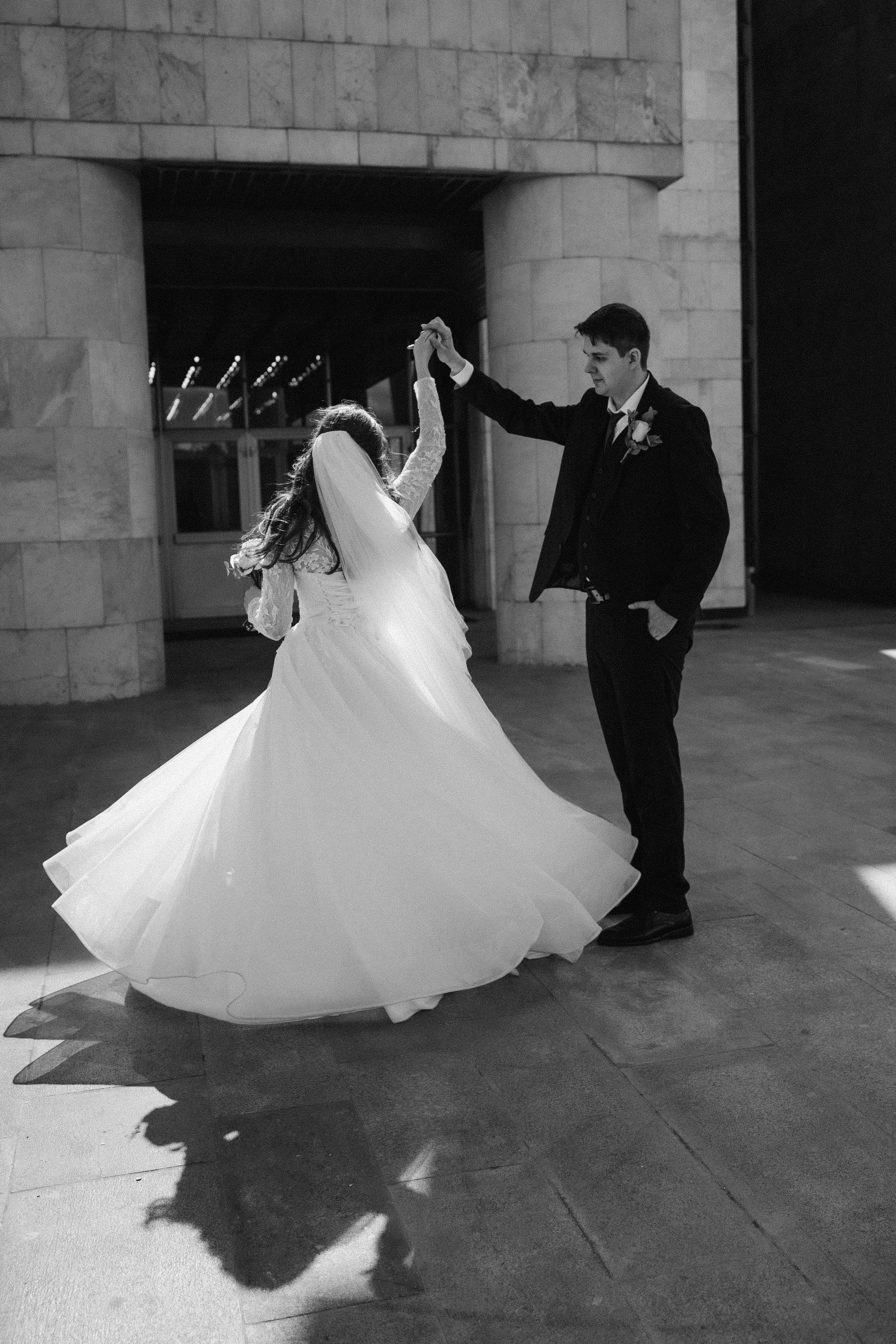 Фотосессия свадьбы Ивана и Александры в парке Горки Ленинские