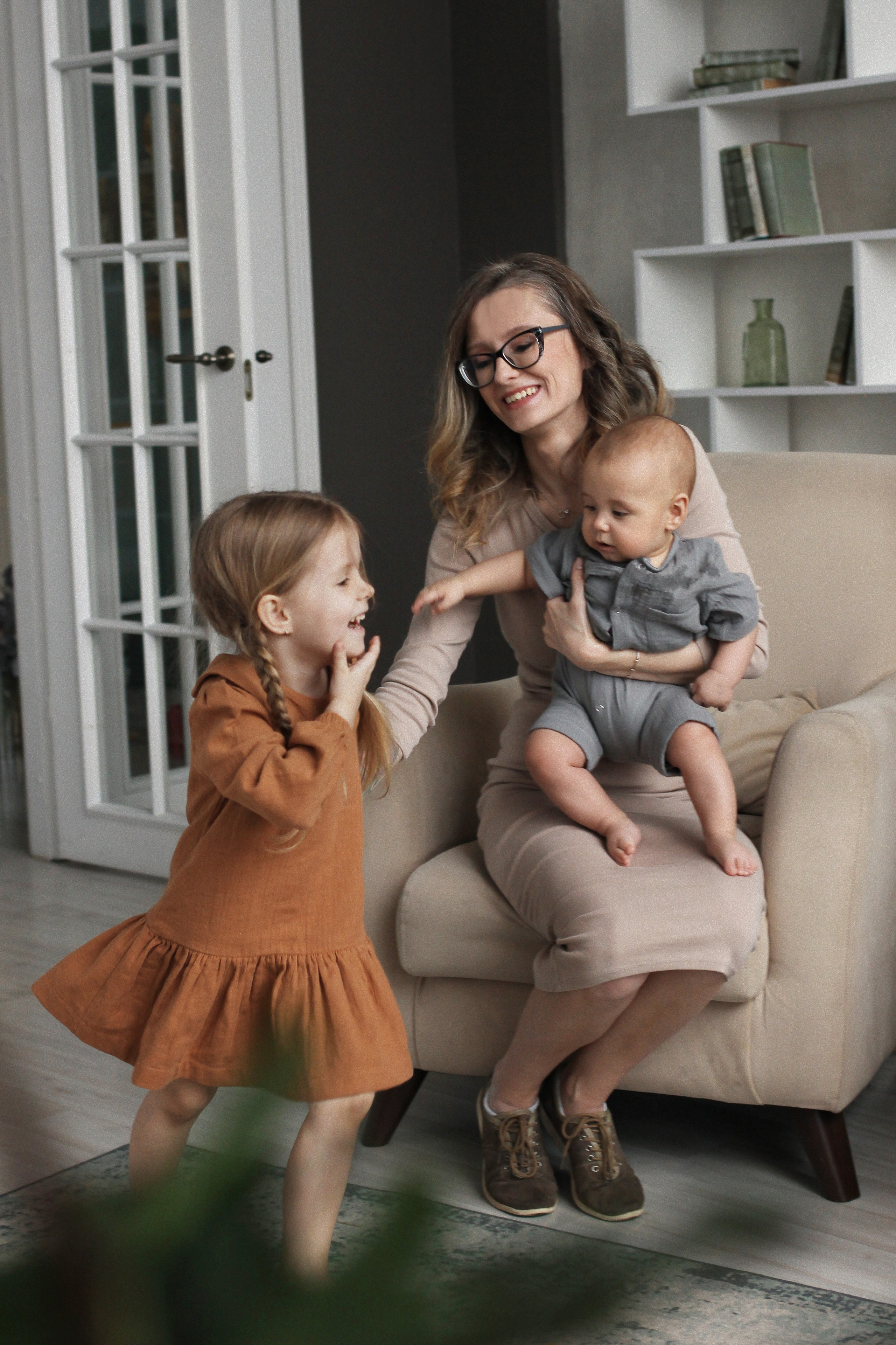 Мама с детьми в фотостудии в Балашихе