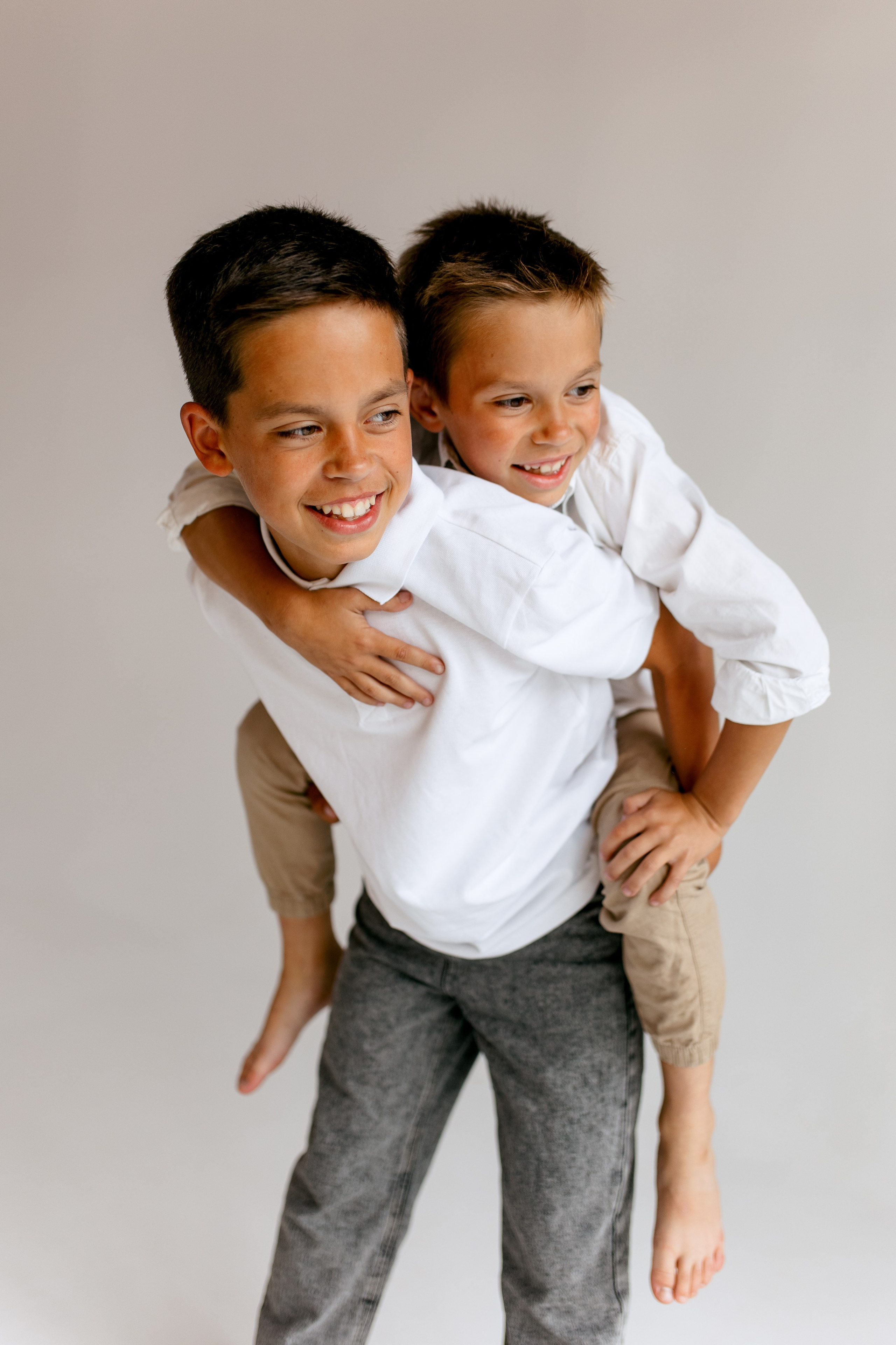 На белом фоне. Свадебный и семейный фотограф в Туле и области Маша Костина