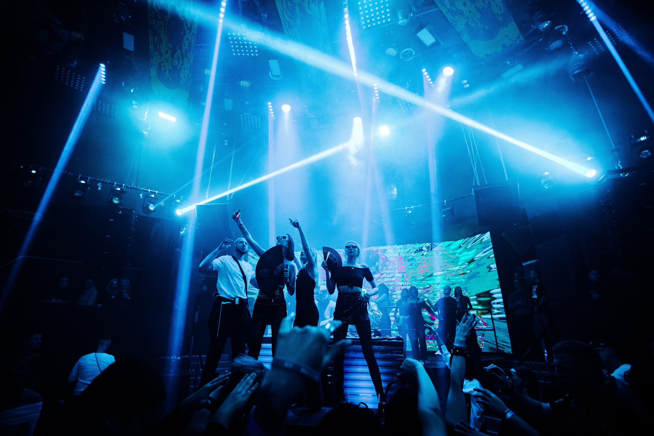 Фотограф на мероприятии в Минске, репортажная съёмка вечеринки в ночном клубе в Беларуси