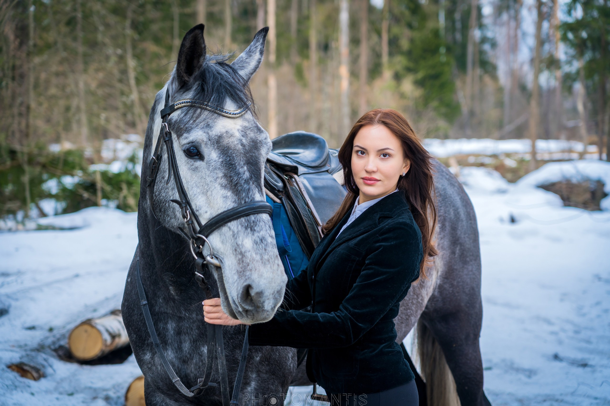 Девушки с лошадками. Photomantis