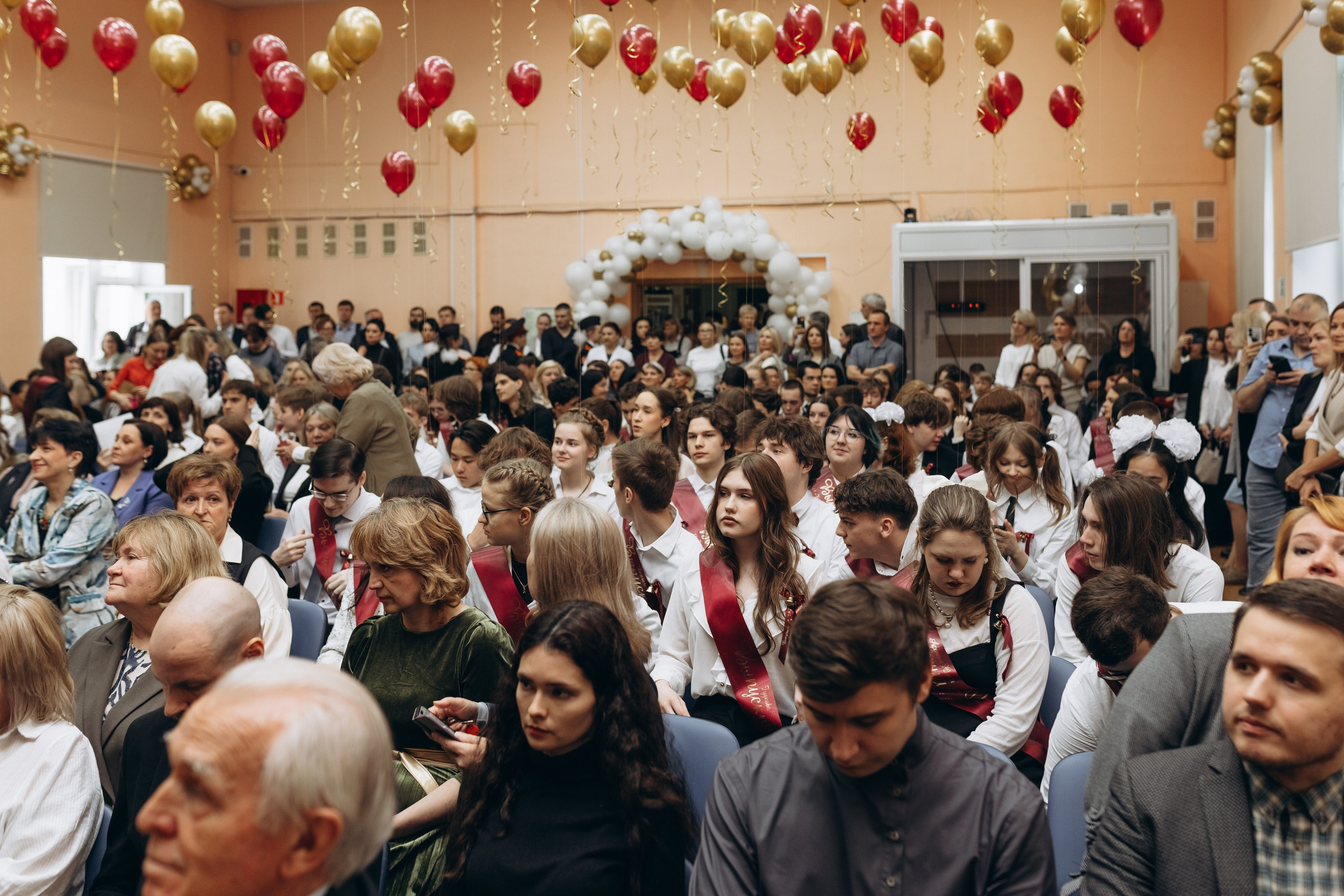 Последний звонок концерт+ фотозона. Фотограф Людмила Оюн