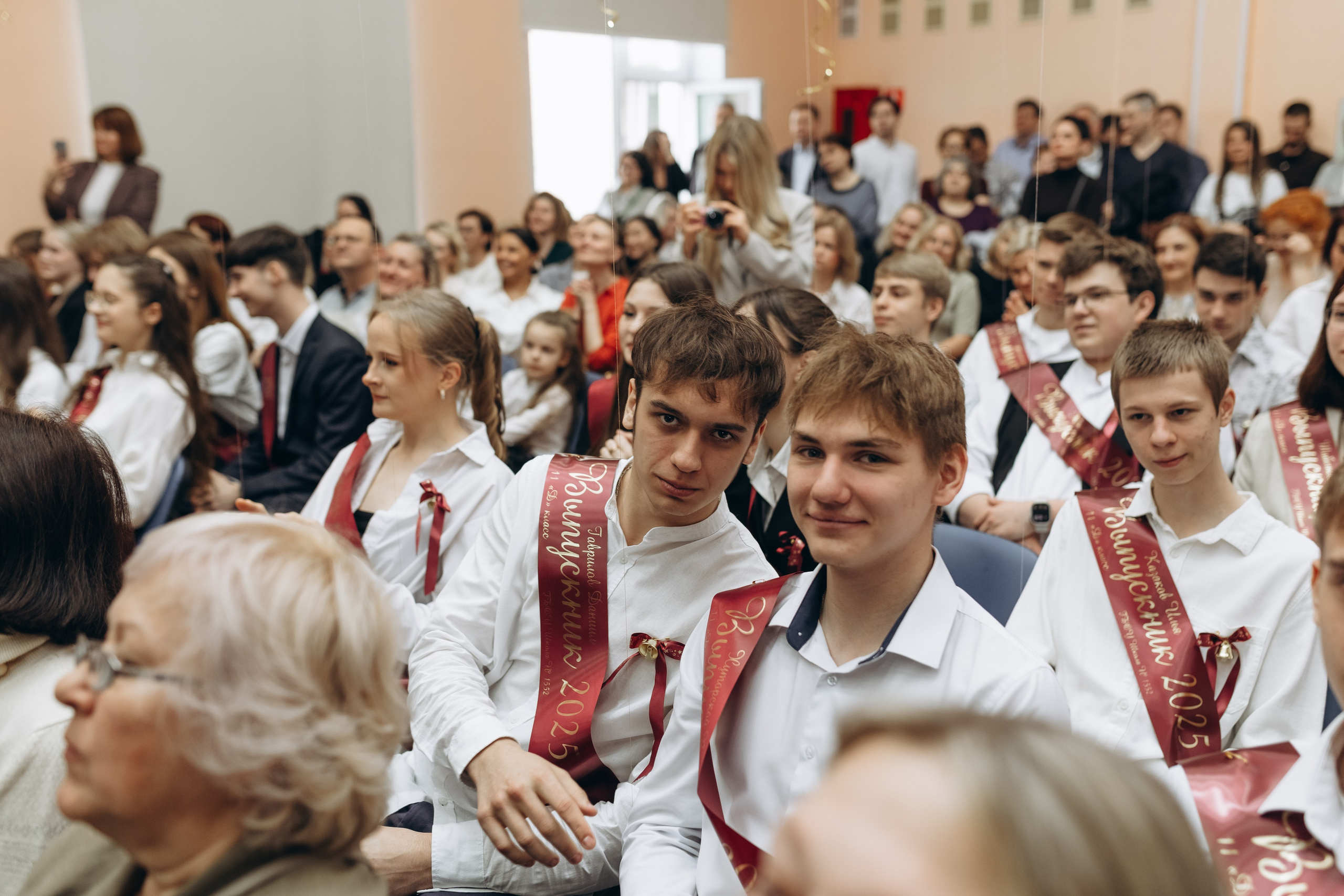 Последний звонок концерт+ фотозона. Фотограф Людмила Оюн