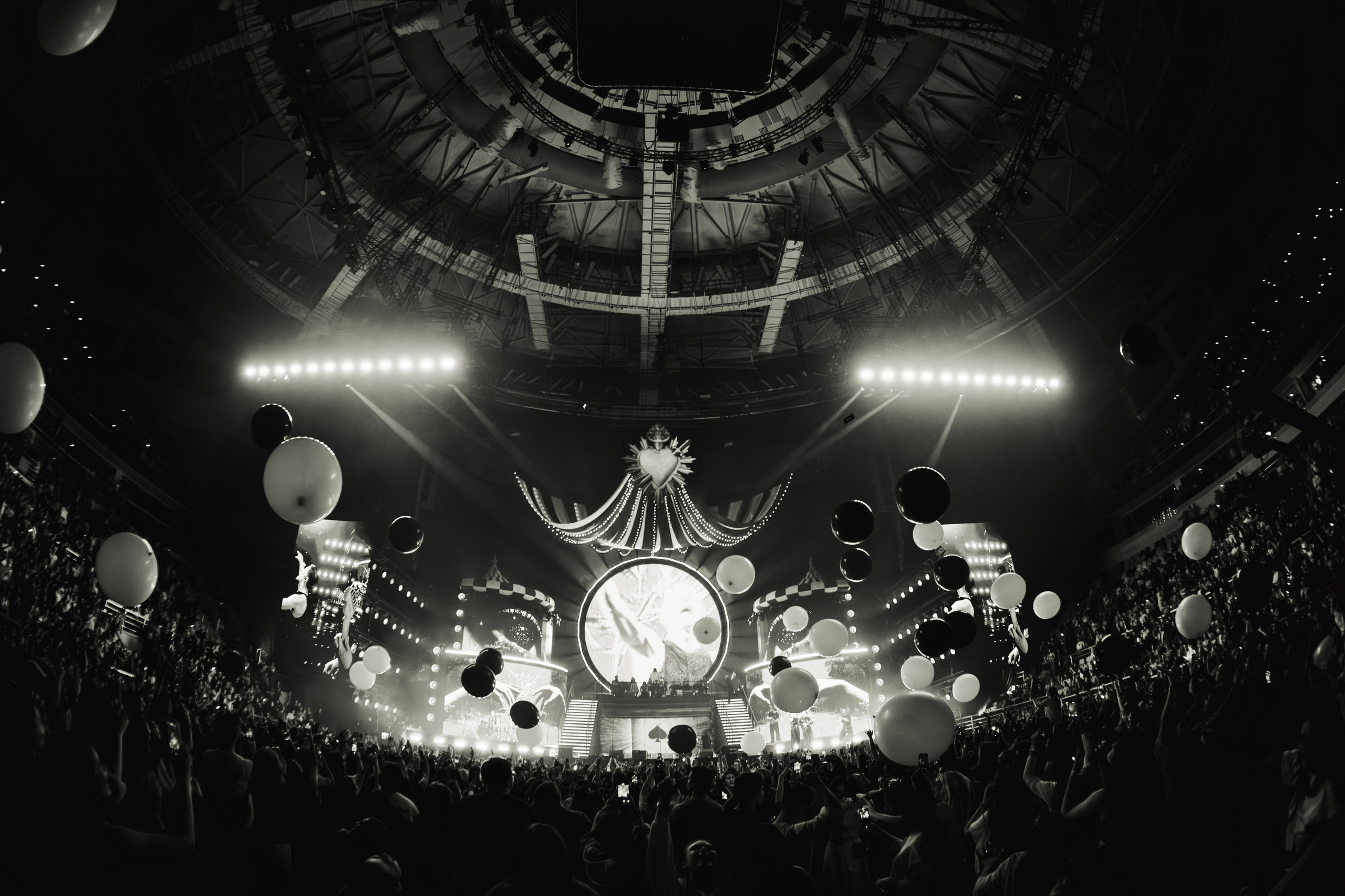 ВАНЯ ДМИТРИЕНКО В МЕГАСПОРТЕ 07.11.25. Концертный и репортажный фотограф в Москве и Санкт-Петербурге Мария