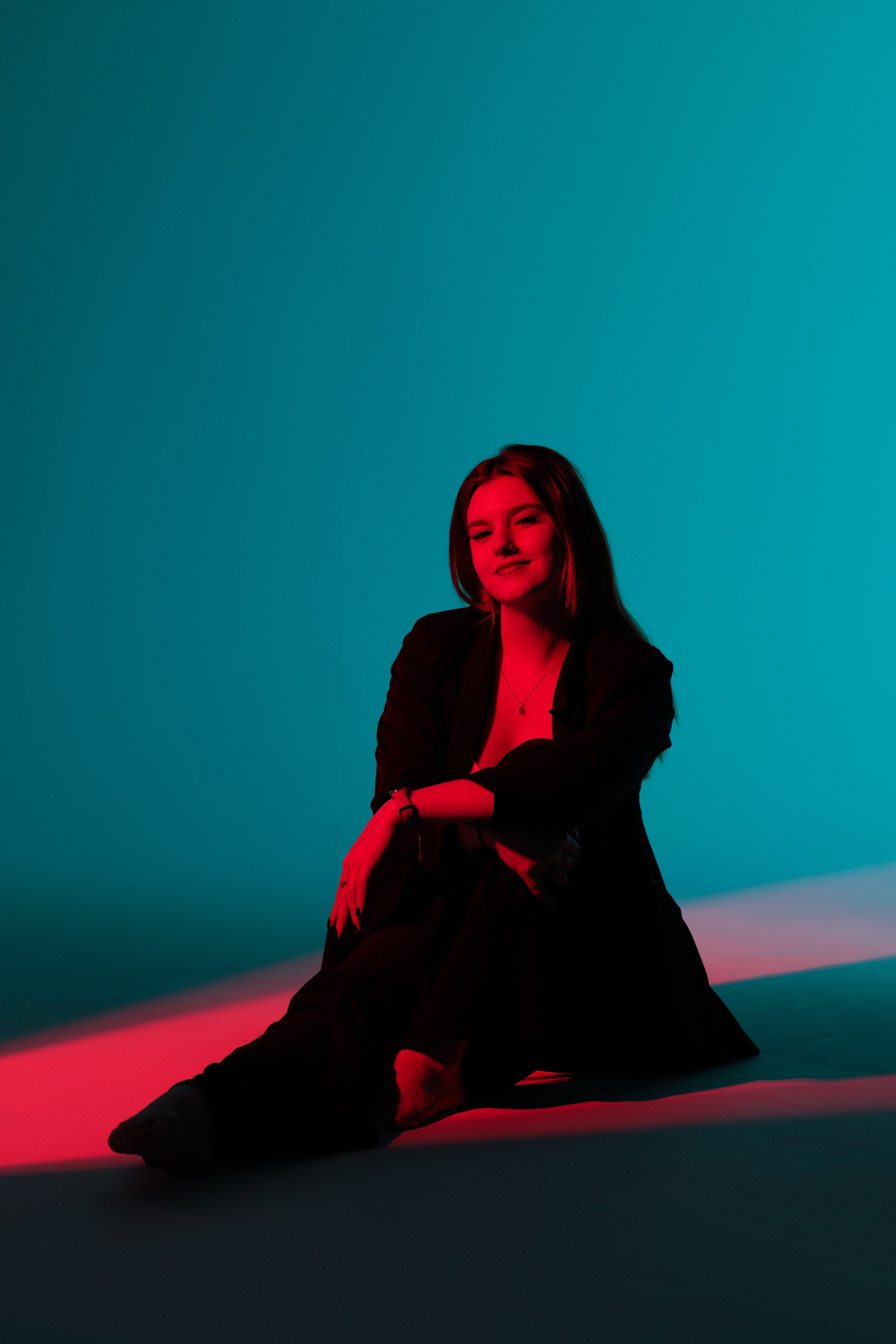 Цветной свет и фигуры. Фотограф Минск