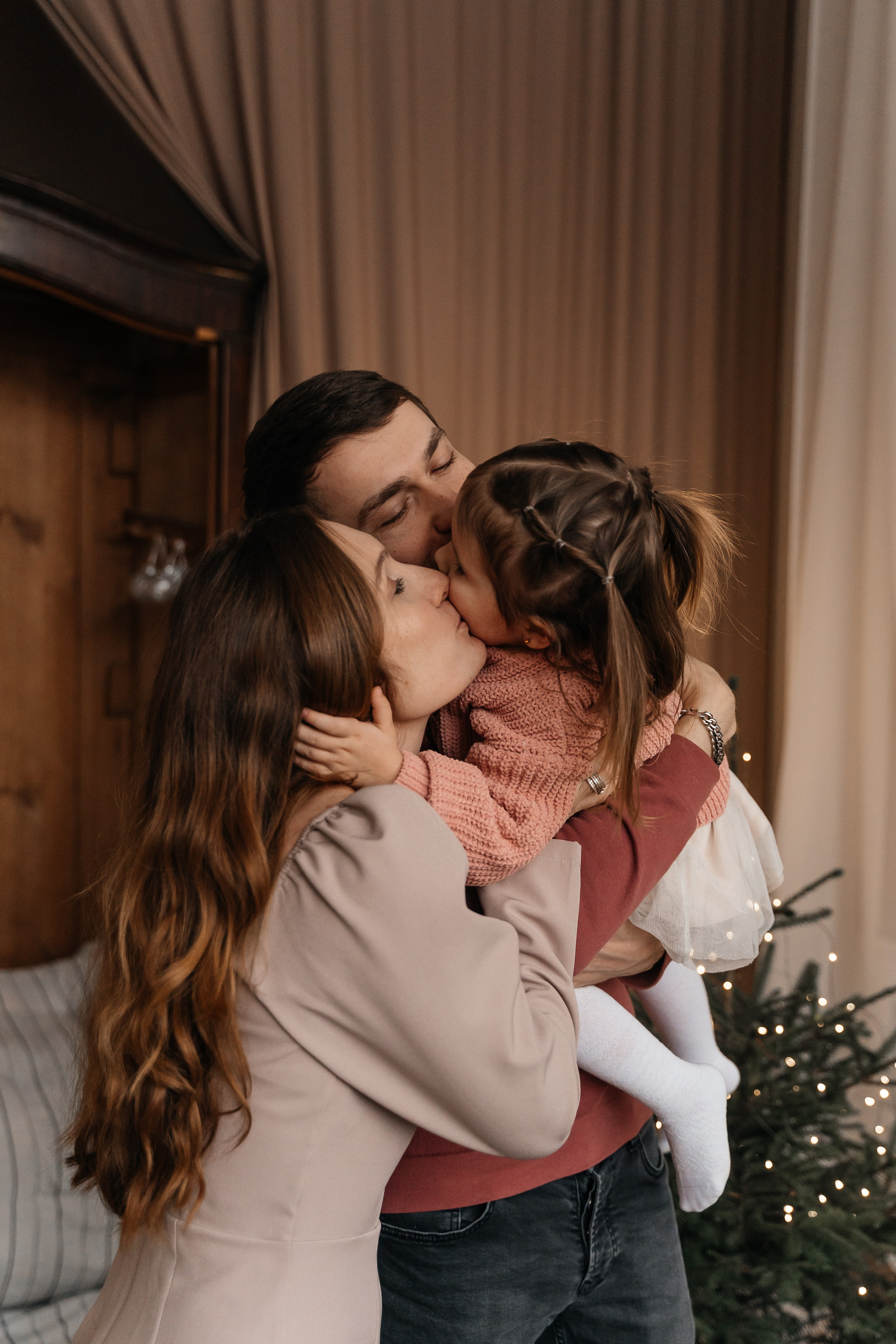 Серёжа, Аня и Василина. Волик Мария