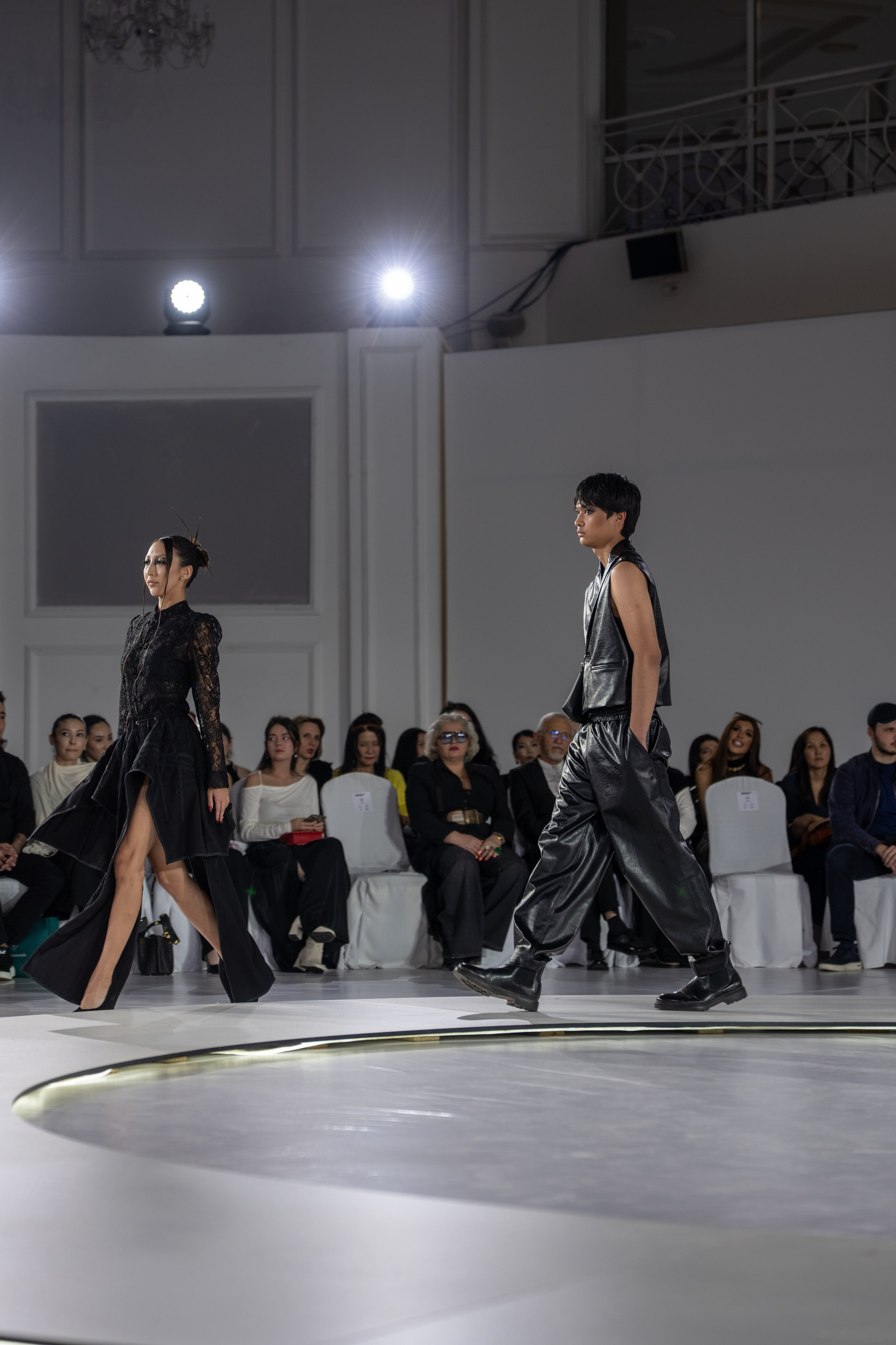 Dwsigner Nazar Almazbekov. Сайт Алматинского НЮ АРТ, будуар и фэшн фотографа Дениса Карпенко