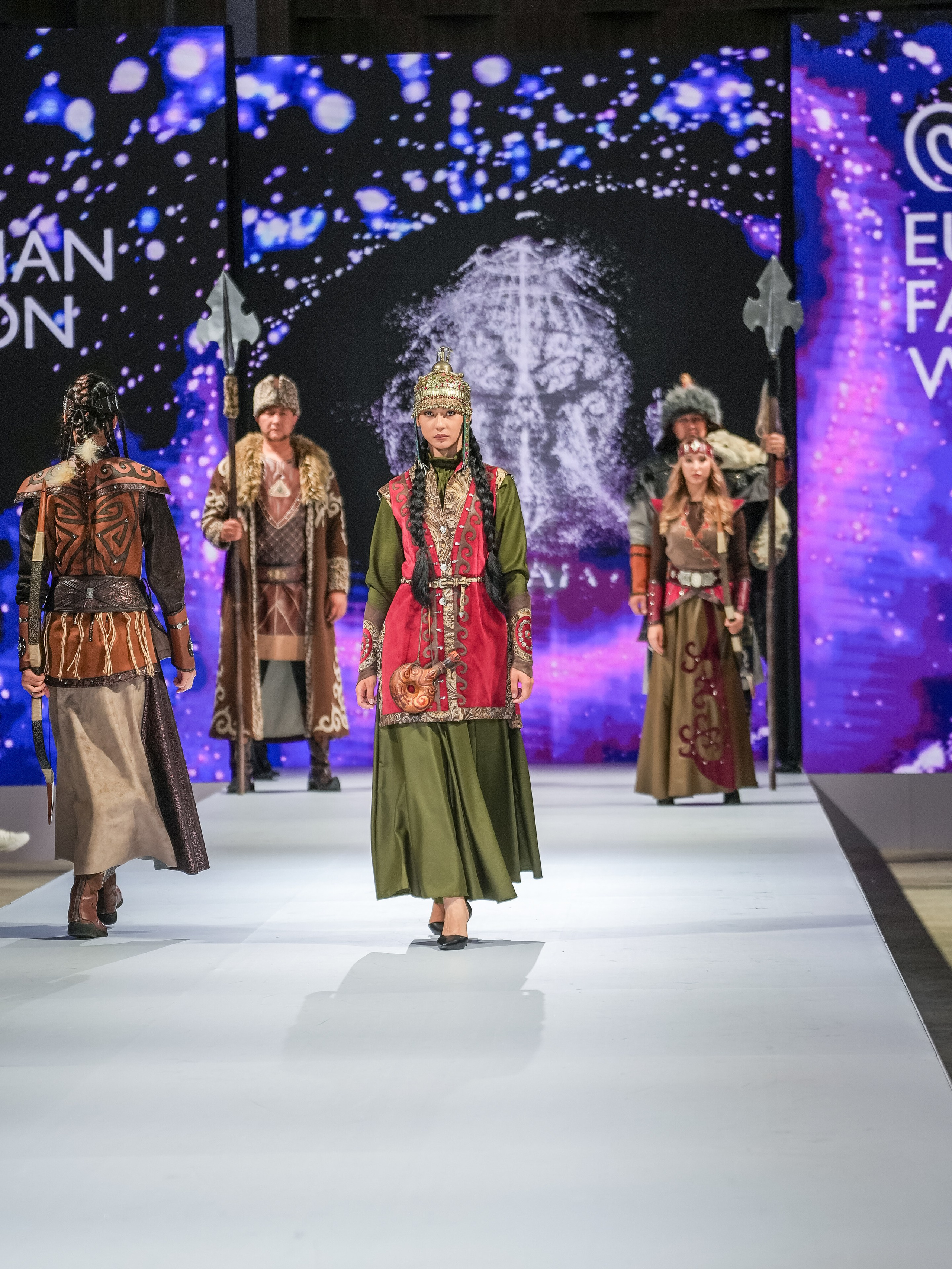 EURASIAN FASHION WEEK Lo Zarata. Сайт Алматинского НЮ АРТ, будуар и фэшн фотографа Дениса Карпенко