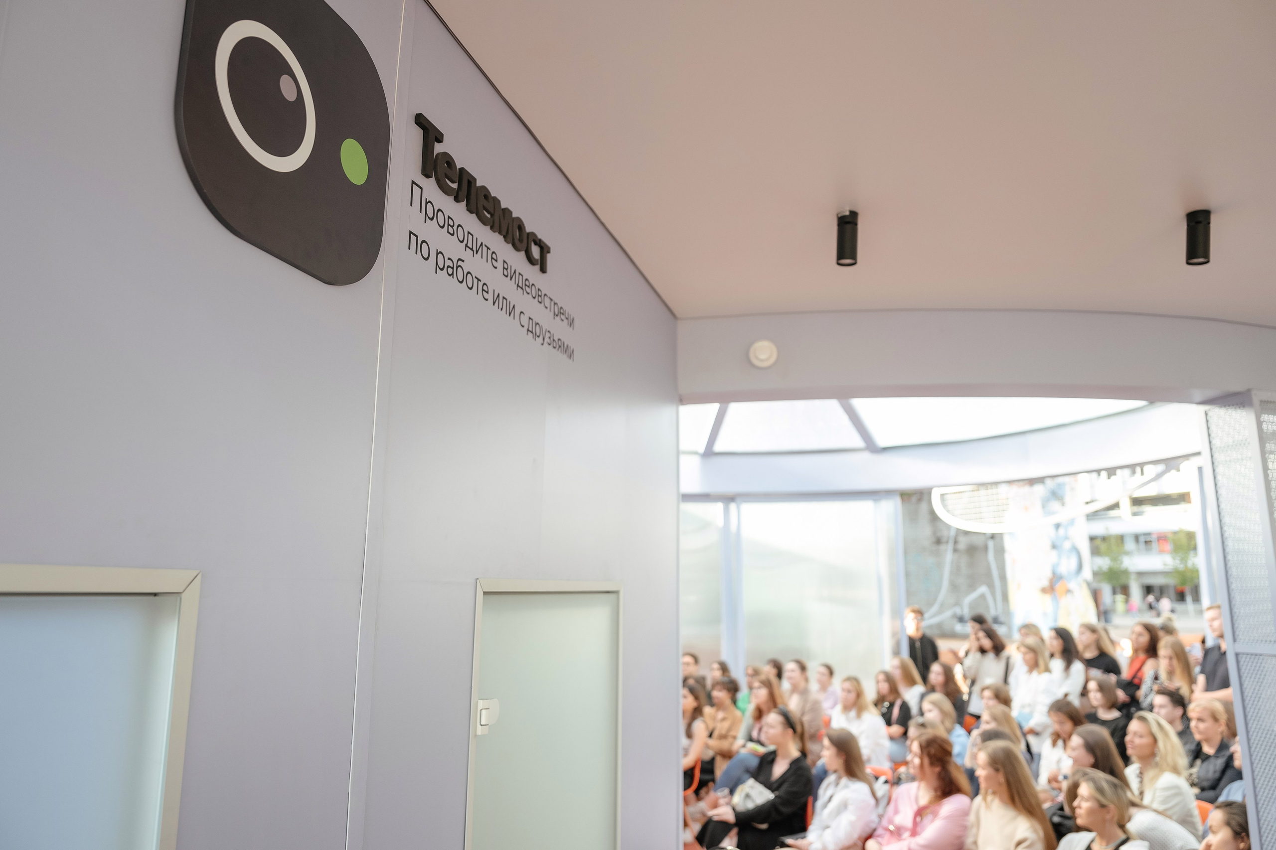 Яндекс 360 Орбита, Севкабель. Андрей Сухинин репортажный свадебный фотограф Санкт-Петербург