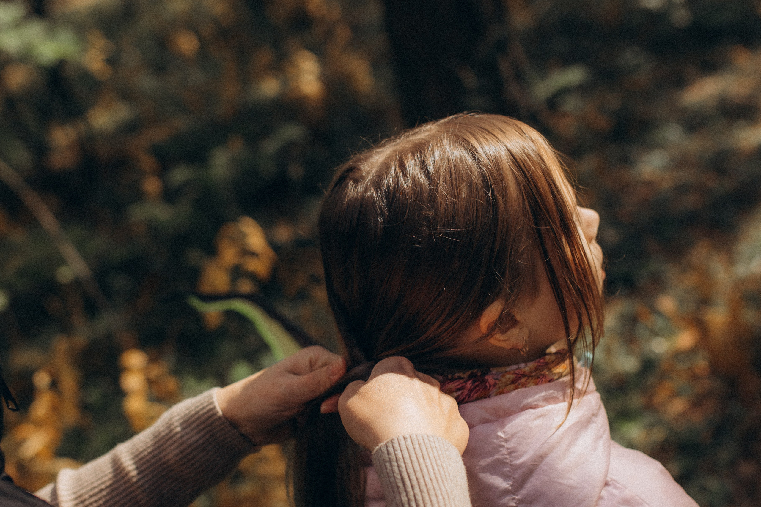 Аня с Ясей и Соней на Обском, осень. Семейный фотограф lifestyle в Новосибирске Елена Шпилевая