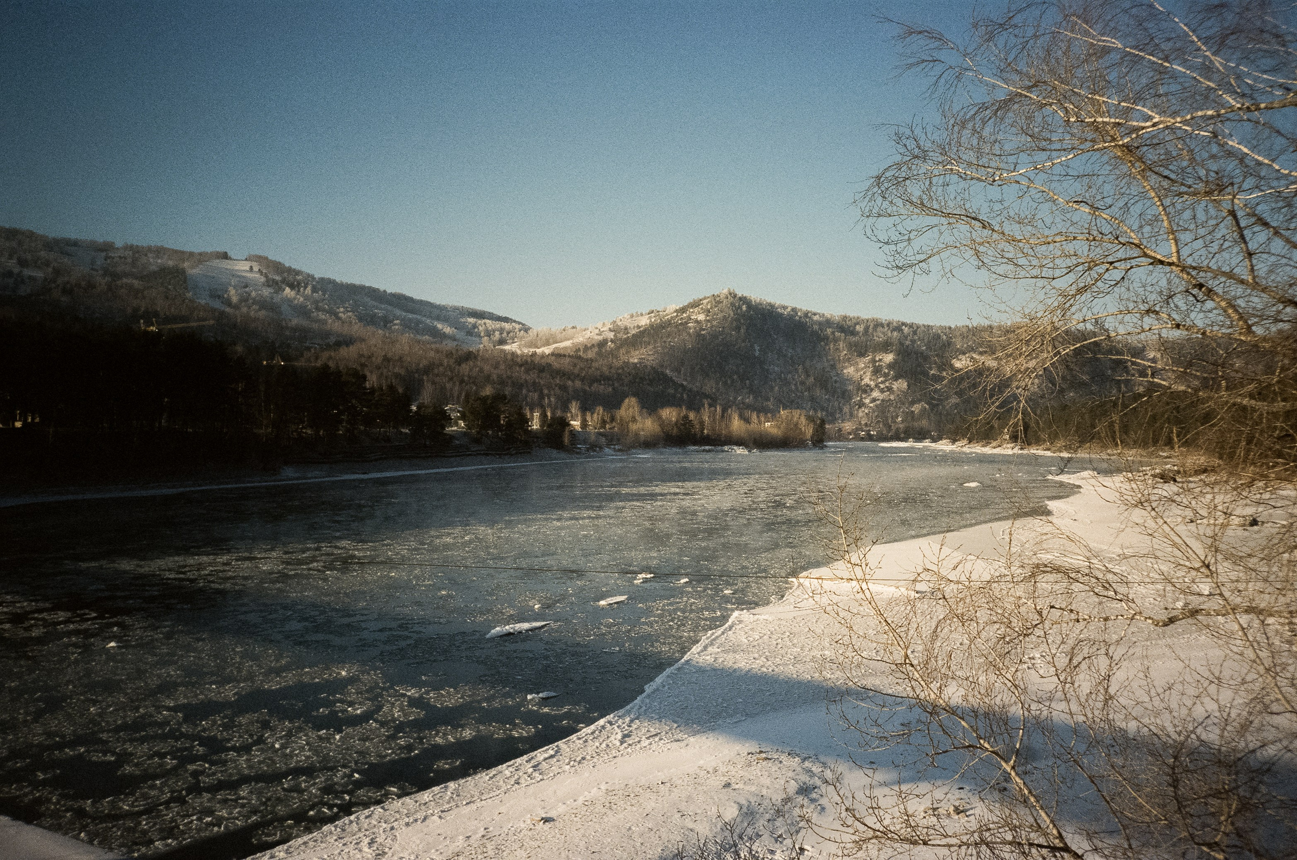 Манжерок и Бирюзовая Катунь в морозный день. Фотограф-документалист Мария Осокина