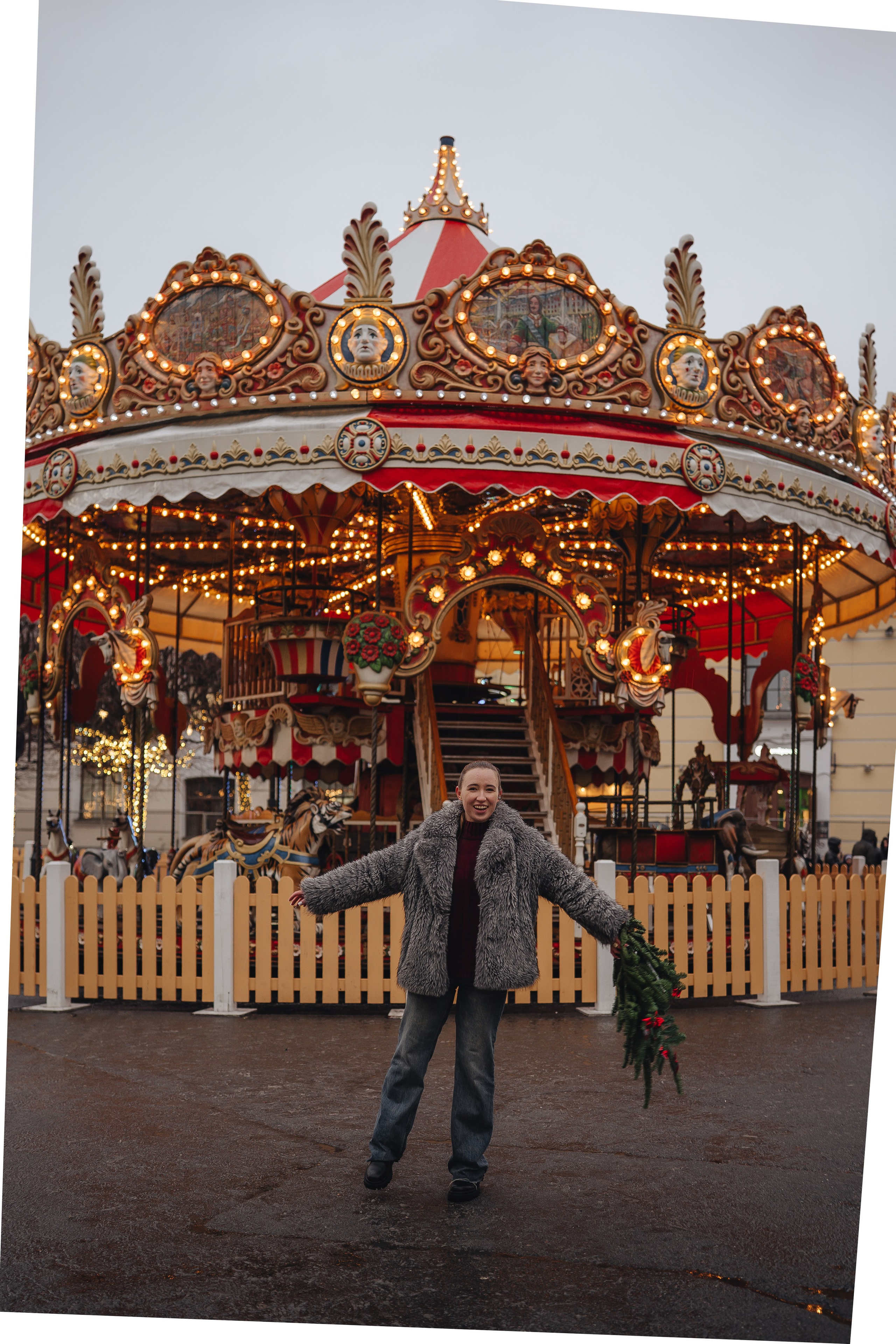 ПРОГУЛКА НА МАНЕЖНОЙ ПЛОЩАДИ ДЛЯ ДЕВУШКИ ПЕРЕД НОВЫМ ГОДОМ (НОВОГОДНЯЯ ФОТОСЕССИИЯ НА МАНЕЖНОЙ ПЛОЩАДИ). Профессиональный фотограф, Санкт-Петербург — Виктория Богомолова
