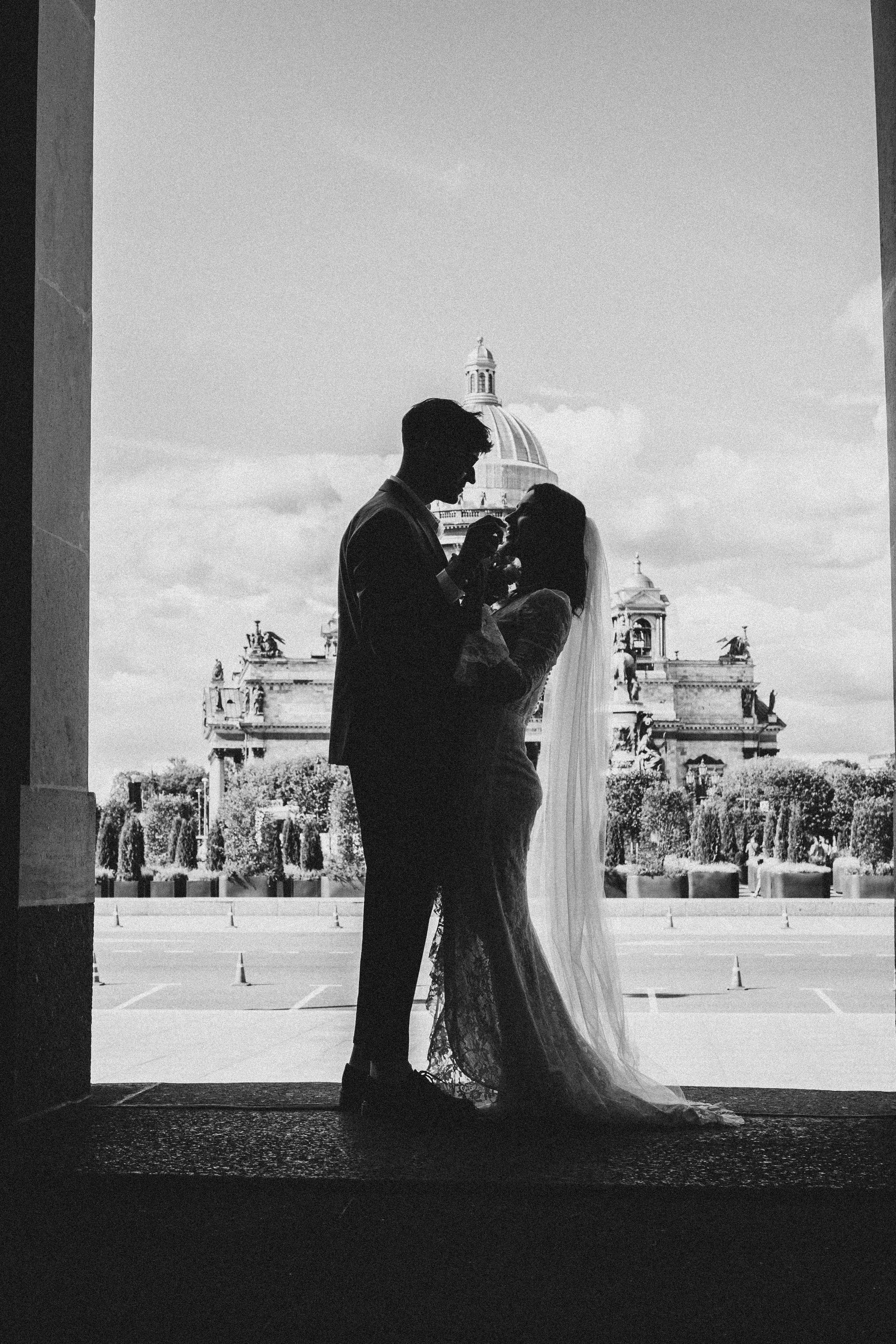 СВАДЕБНАЯ ПРОГУЛКА ВОЗЕ ИСАИКЕВСКОГО СОБОРА АСТОРИИ И ЗАКОНОДАЛЕТНОГО СОБРАНИЯ. Профессиональный фотограф, Санкт-Петербург — Виктория Богомолова