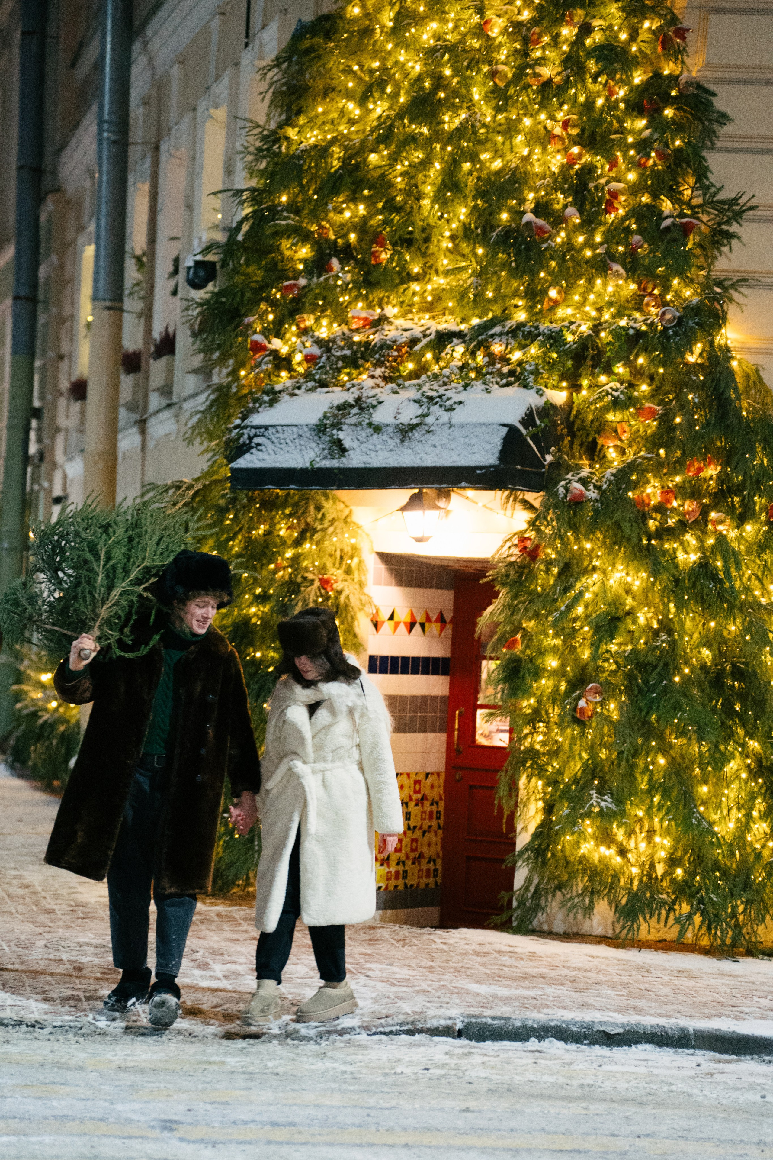 НОВОГОДНЯЯ ПРОГУЛКА ПАРЫ ПО ЧЕРНЫШЕВСКОЙ ПЕРЕД НОВЫМ ГОДОМ. Профессиональный фотограф, Санкт-Петербург — Виктория Богомолова